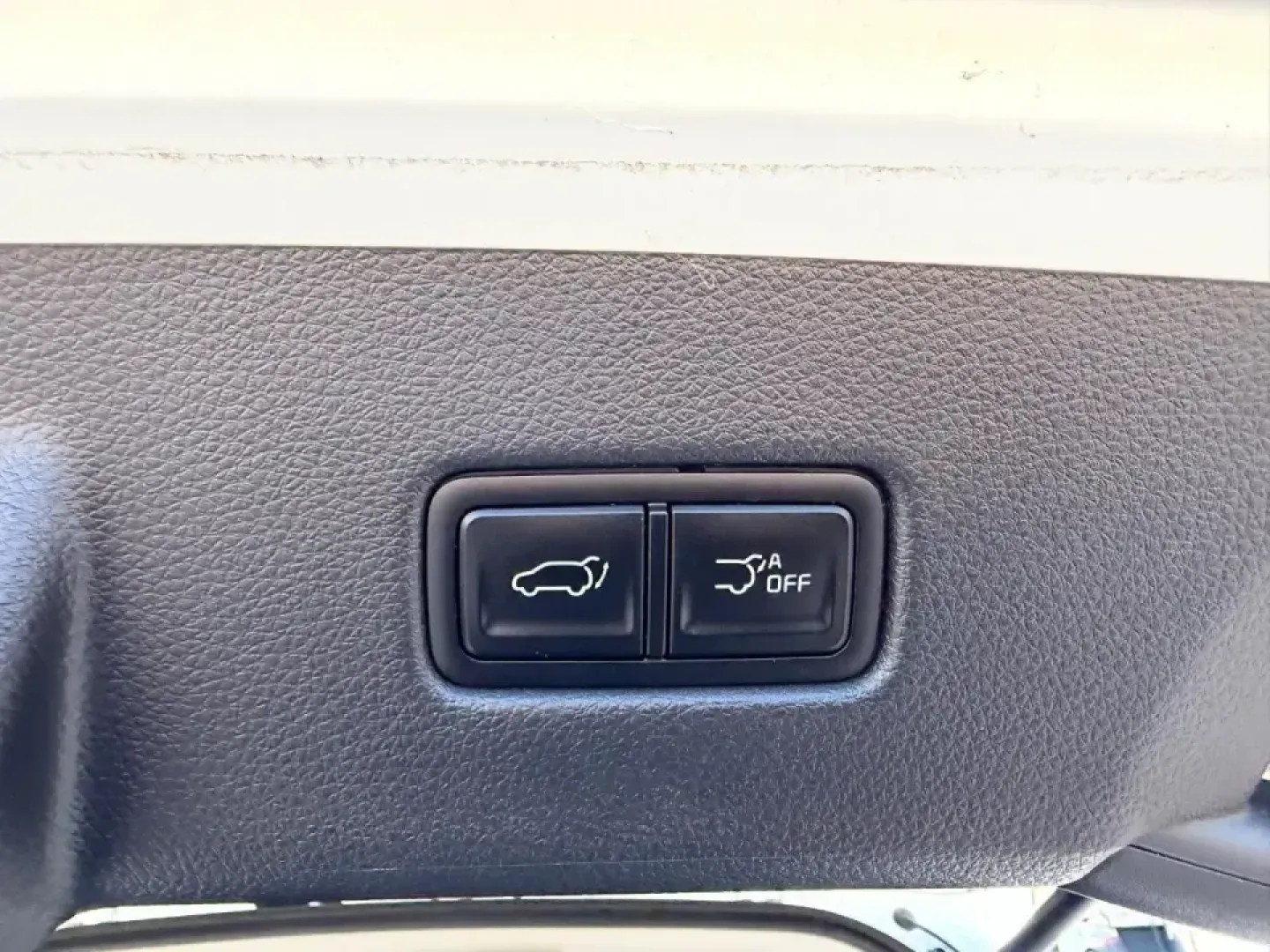 2024 /Gray Leather Kia Carnival SX Prestige (KNDNE5H31R6) with an 3.5L GDI + MPI V6 24V DOHC engine, Automatic transmission, located at 970 Woodlawn Dr., Farmington, MO, 63640, (573) 431-7800, 37.825642, -90.468674 - Load up the crew, cue the playlist, and make every errand feel like a mini road trip-this **2024 Kia Carnival SX Prestige** is built for families, busy professionals, and anyone who wants SUV-style presence with minivan practicality. Whether you're shuttling kids to practice, commuting from Farmingt - Photo#5