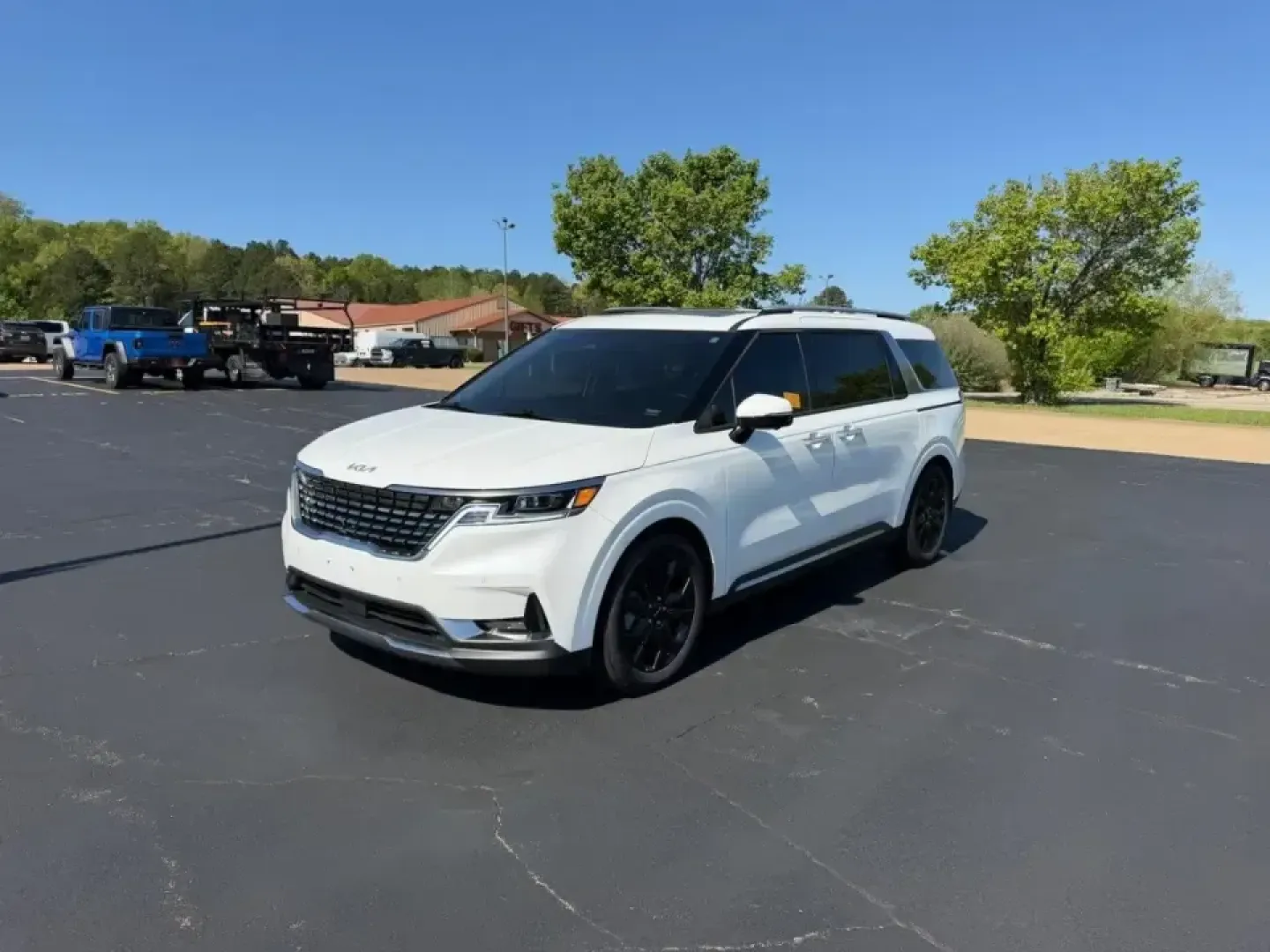 2024 /Gray Leather Kia Carnival SX Prestige (KNDNE5H31R6) with an 3.5L GDI + MPI V6 24V DOHC engine, Automatic transmission, located at 970 Woodlawn Dr., Farmington, MO, 63640, (573) 431-7800, 37.825642, -90.468674 - Load up the crew, cue the playlist, and make every errand feel like a mini road trip-this **2024 Kia Carnival SX Prestige** is built for families, busy professionals, and anyone who wants SUV-style presence with minivan practicality. Whether you're shuttling kids to practice, commuting from Farmingt - Photo#7