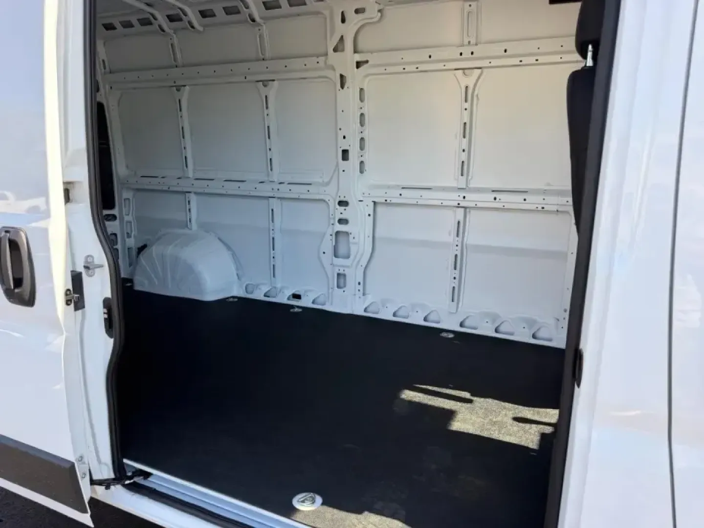 2026 /Black Cloth Ram ProMaster 2500 High Roof (3C6LRVDG0TE) with an 3.6L V6 24V VVT engine, 6A transmission, located at 970 Woodlawn Dr., Farmington, MO, 63640, (573) 431-7800, 37.825642, -90.468674 - Built for real workdays and big plans, this 2026 Ram ProMaster 2500 High Roof is the kind of van that turns a busy schedule into a smooth routine-whether you're a contractor hauling tools across town, a small-business owner making deliveries, or a weekend adventurer converting a high-roof cabin into - Photo#8