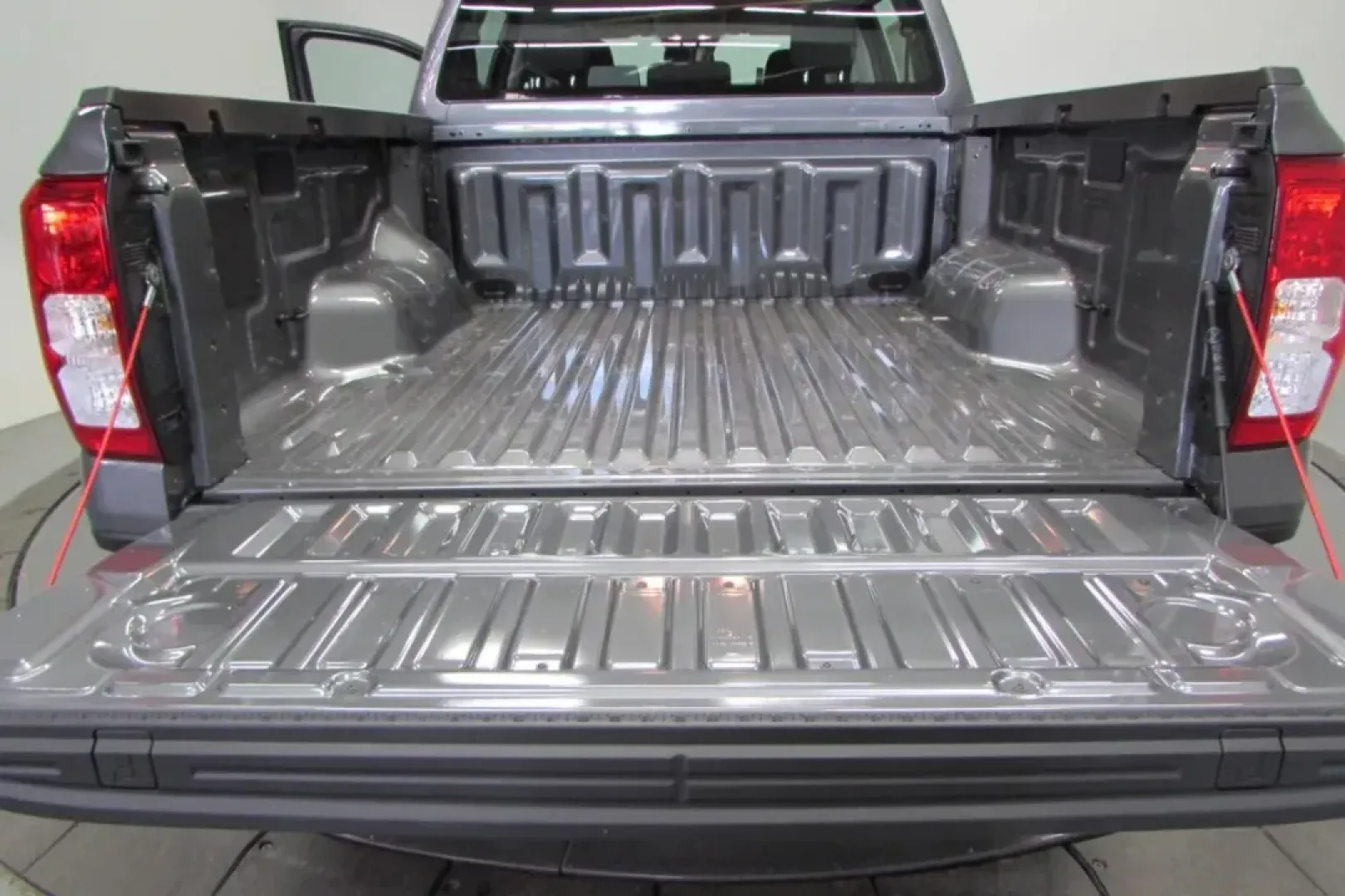2025 /Ebony Cloth Ford Ranger XL (1FTER4PH5SL) with an 2.3L EcoBoost engine, Automatic transmission, located at 12836 Highway 21, De Soto, MO, 63020, (636) 337-7777, 38.151867, -90.575615 - **Unleash Your Adventurous Spirit with the 2025 Ford Ranger XL: The Perfect Truck for Every Journey!**<br /> <br /> Are you ready to elevate your outdoor escapades or tackle daily commutes like never before? The 2025 Ford Ranger XL is here to redefine your driving experience! With a rugged design, v - Photo#12