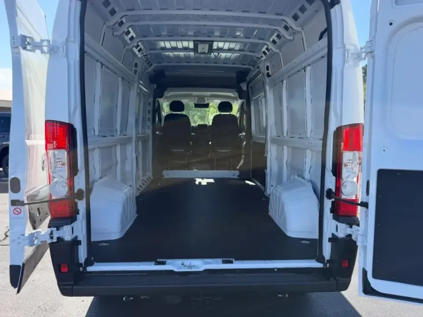 2026 /Black Cloth Ram ProMaster 2500 High Roof (3C6LRVDG6TE) with an 3.6L V6 24V VVT engine, 6A transmission, located at 970 Woodlawn Dr., Farmington, MO, 63640, (573) 431-7800, 37.825642, -90.468674 - Built for business owners, road-warrior contractors, and delivery routes that can't afford downtime, this 2026 Ram ProMaster 2500 High Roof is the kind of van that turns busy days into smooth, efficient wins. Whether you're stocking tools for job sites, running a mobile service business, or planning - Photo#4
