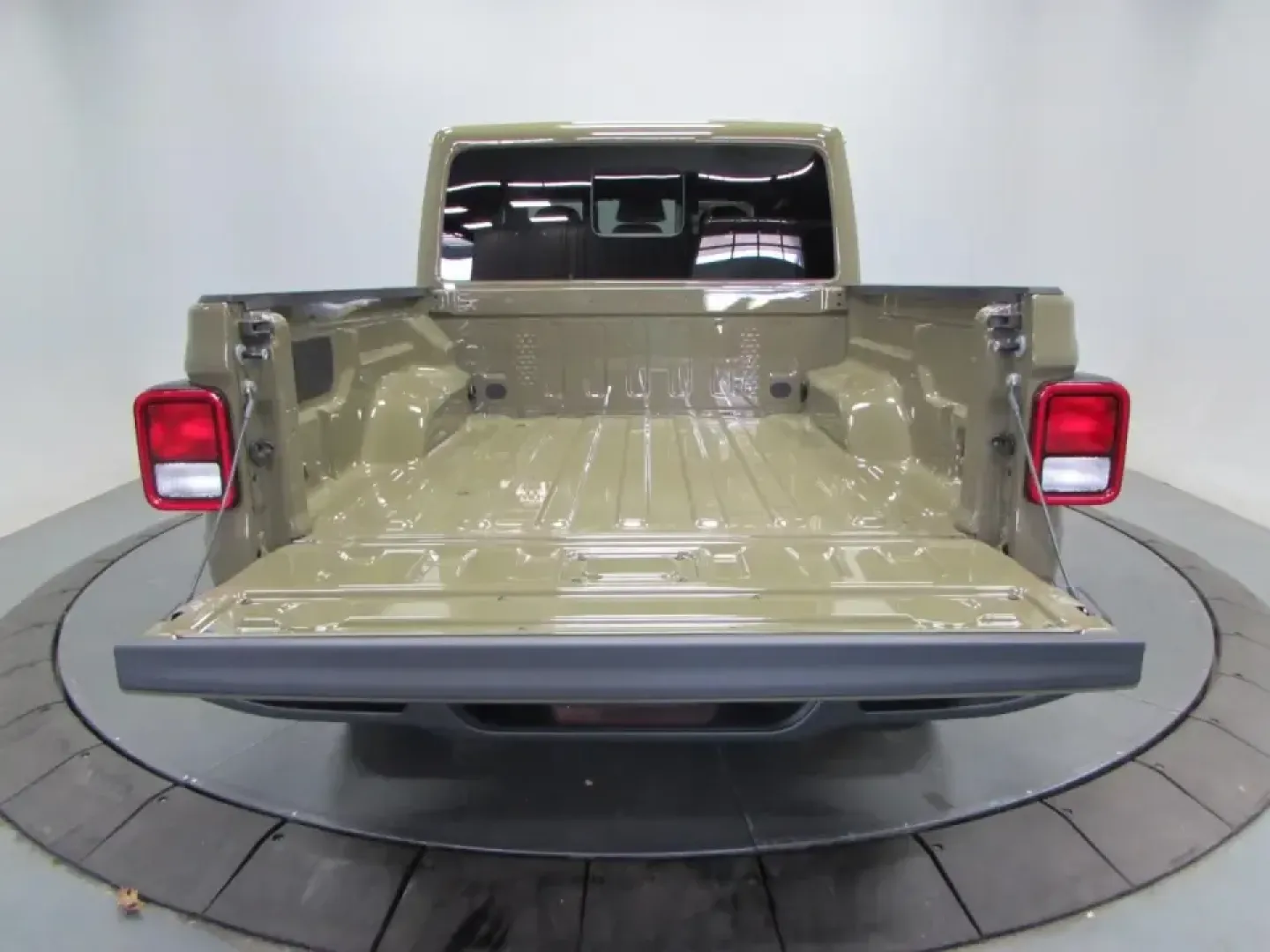 2026 /Black Jeep Gladiator Sport S (1C6PJTAG9TL) with an 3.6L V6 DOHC 24V engine, 6M transmission, located at 12830 Highway 21, De Soto, MO, 63020, (636) 337-7777, 38.153099, -90.573624 - If your ideal weekend includes tossing bikes, camping gear, or a kayak in the bed and heading out past the pavement, this 2026 Jeep Gladiator Sport is built for that lifestyle-then ready to cruise back into town Monday like a comfortable daily driver. With just 5 miles, it delivers that new-truck fe - Photo#10