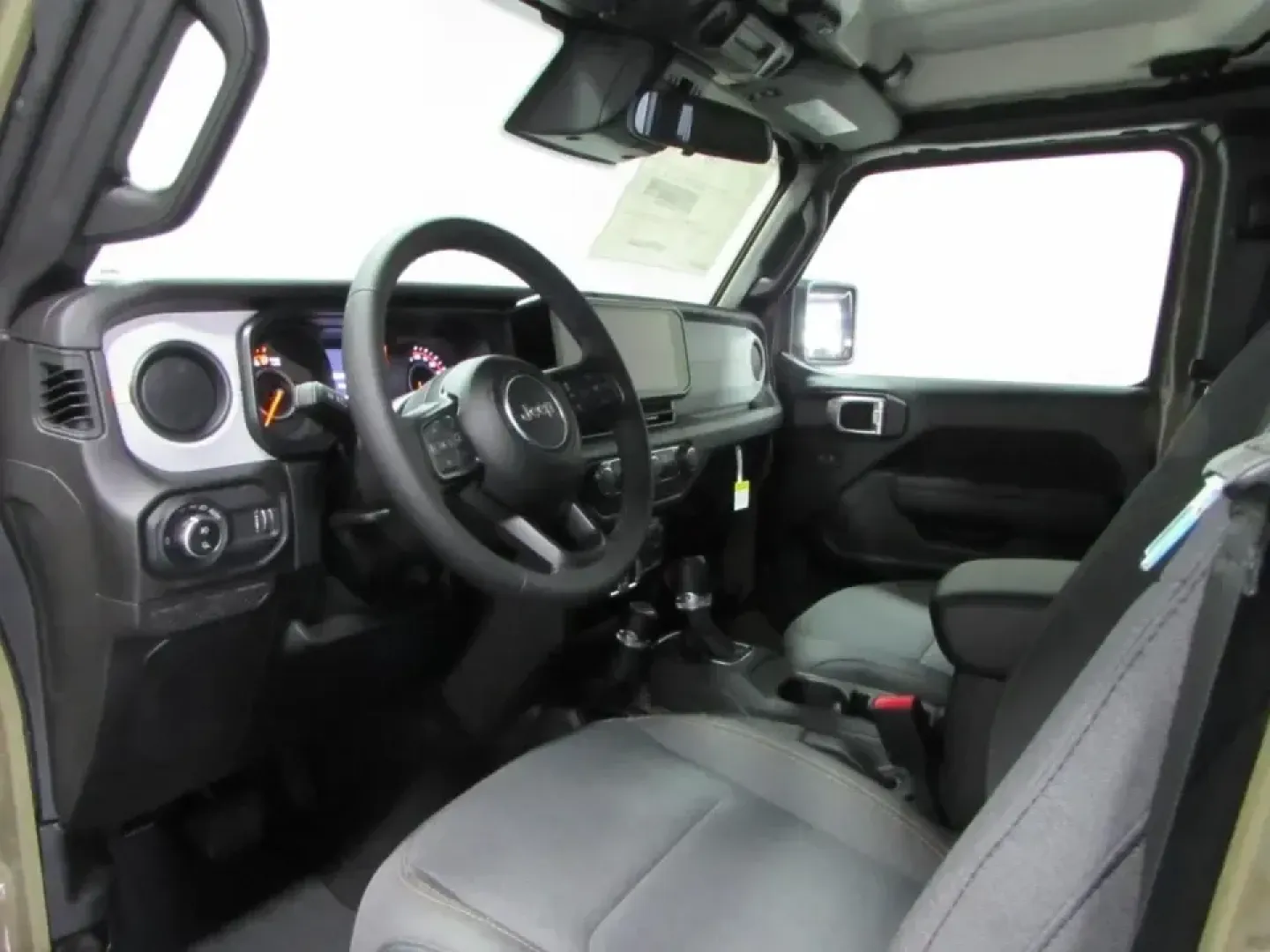 2026 /Black Jeep Gladiator Sport S (1C6PJTAG9TL) with an 3.6L V6 DOHC 24V engine, 6M transmission, located at 12830 Highway 21, De Soto, MO, 63020, (636) 337-7777, 38.153099, -90.573624 - If your ideal weekend includes tossing bikes, camping gear, or a kayak in the bed and heading out past the pavement, this 2026 Jeep Gladiator Sport is built for that lifestyle-then ready to cruise back into town Monday like a comfortable daily driver. With just 5 miles, it delivers that new-truck fe - Photo#12