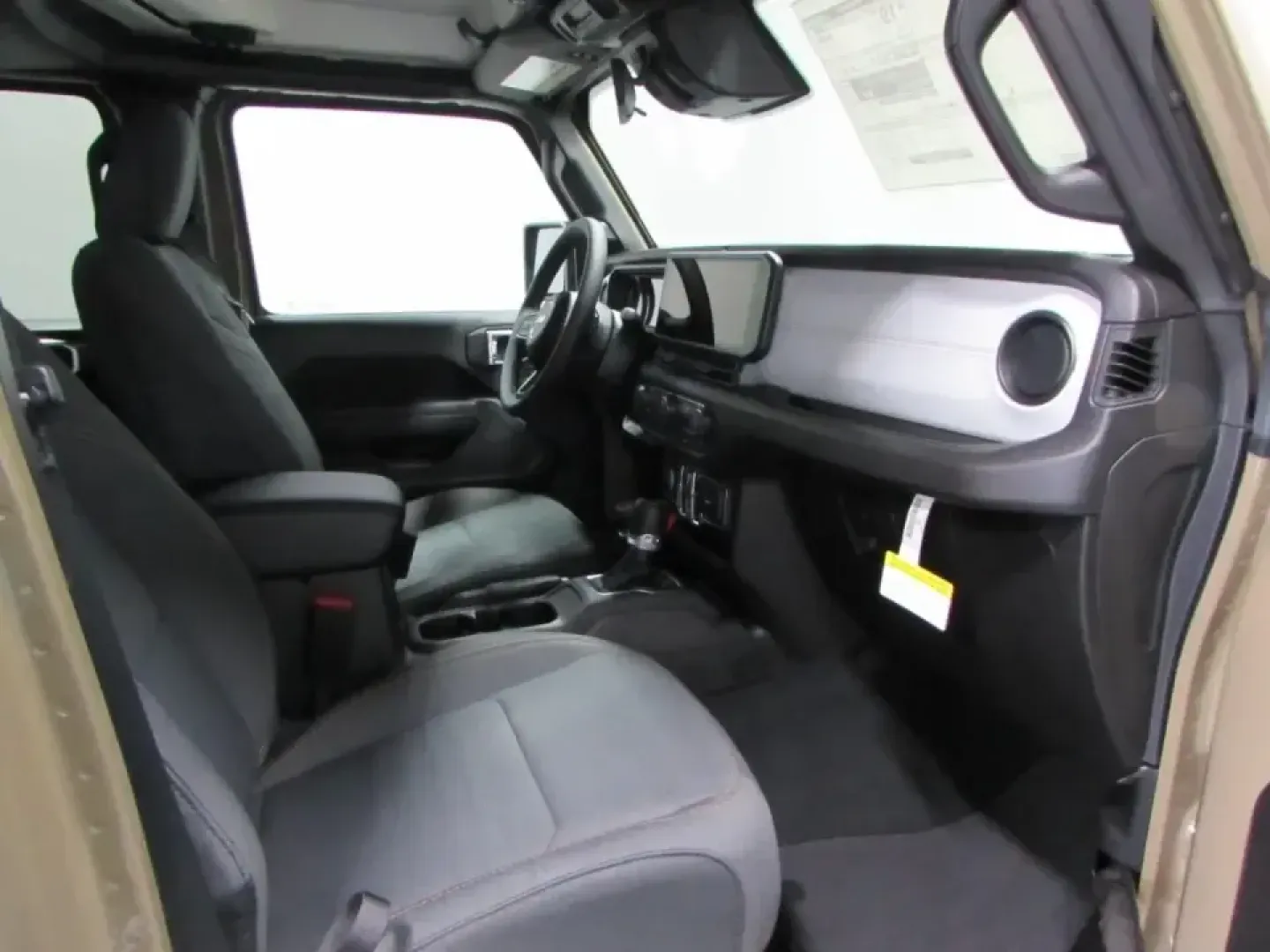 2026 /Black Jeep Gladiator Sport S (1C6PJTAG9TL) with an 3.6L V6 DOHC 24V engine, 6M transmission, located at 12830 Highway 21, De Soto, MO, 63020, (636) 337-7777, 38.153099, -90.573624 - If your ideal weekend includes tossing bikes, camping gear, or a kayak in the bed and heading out past the pavement, this 2026 Jeep Gladiator Sport is built for that lifestyle-then ready to cruise back into town Monday like a comfortable daily driver. With just 5 miles, it delivers that new-truck fe - Photo#16