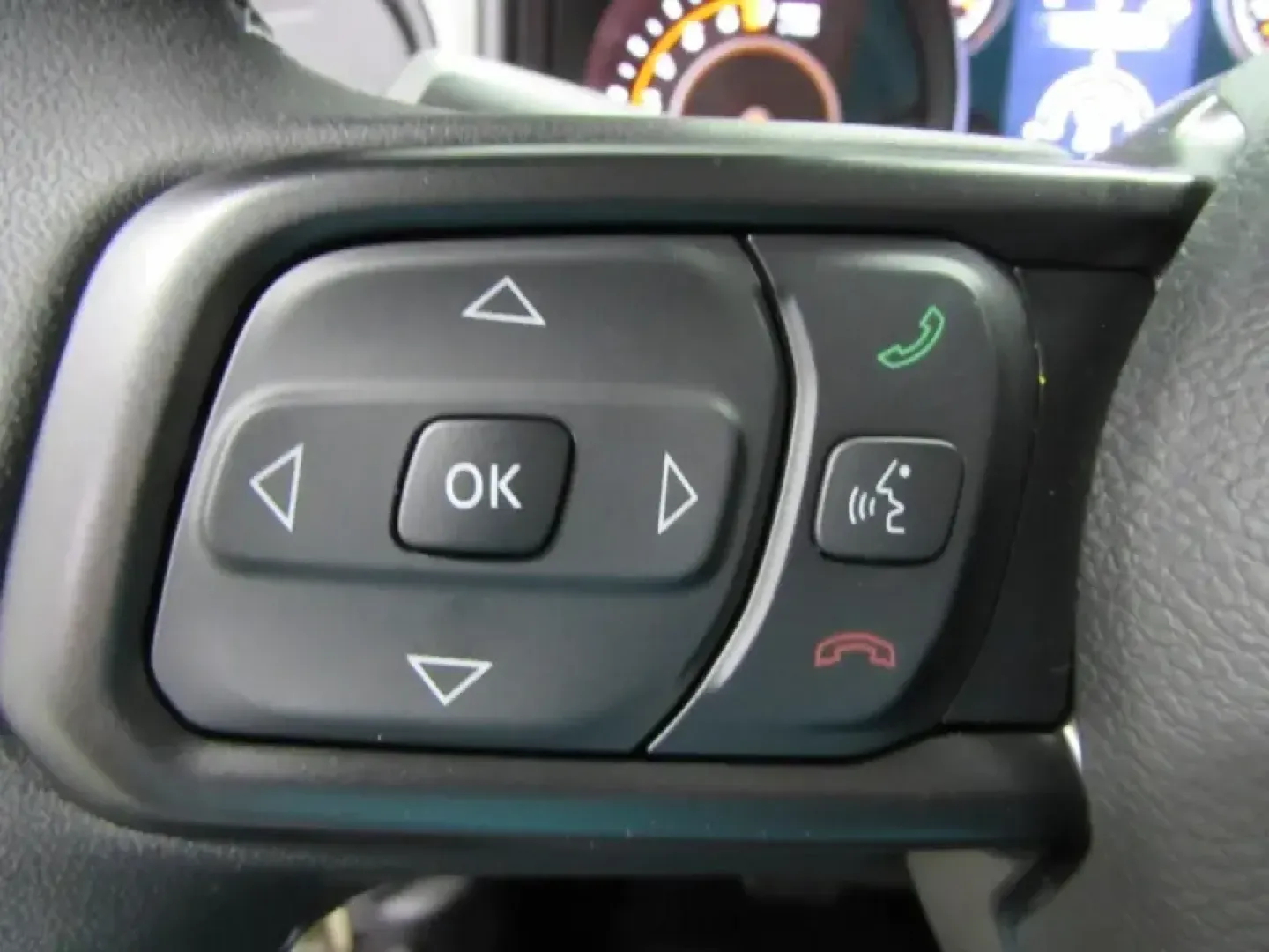 2026 /Black Jeep Gladiator Sport S (1C6PJTAG9TL) with an 3.6L V6 DOHC 24V engine, 6M transmission, located at 12830 Highway 21, De Soto, MO, 63020, (636) 337-7777, 38.153099, -90.573624 - If your ideal weekend includes tossing bikes, camping gear, or a kayak in the bed and heading out past the pavement, this 2026 Jeep Gladiator Sport is built for that lifestyle-then ready to cruise back into town Monday like a comfortable daily driver. With just 5 miles, it delivers that new-truck fe - Photo#20