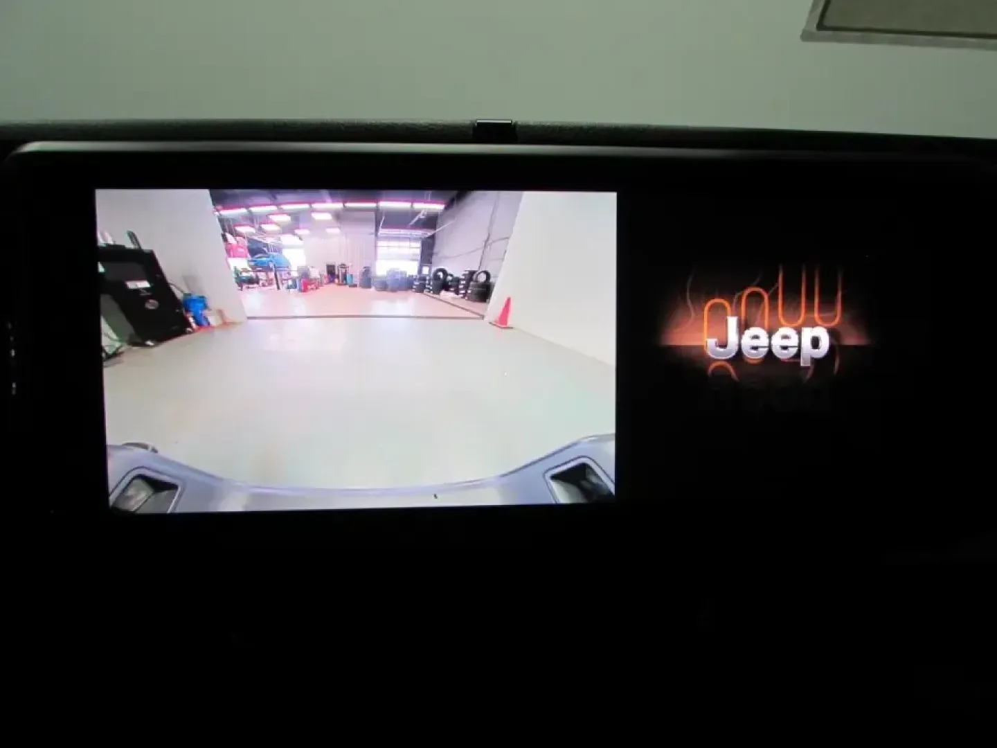 2026 /Black Jeep Gladiator Sport S (1C6PJTAG9TL) with an 3.6L V6 DOHC 24V engine, 6M transmission, located at 12830 Highway 21, De Soto, MO, 63020, (636) 337-7777, 38.153099, -90.573624 - If your ideal weekend includes tossing bikes, camping gear, or a kayak in the bed and heading out past the pavement, this 2026 Jeep Gladiator Sport is built for that lifestyle-then ready to cruise back into town Monday like a comfortable daily driver. With just 5 miles, it delivers that new-truck fe - Photo#24