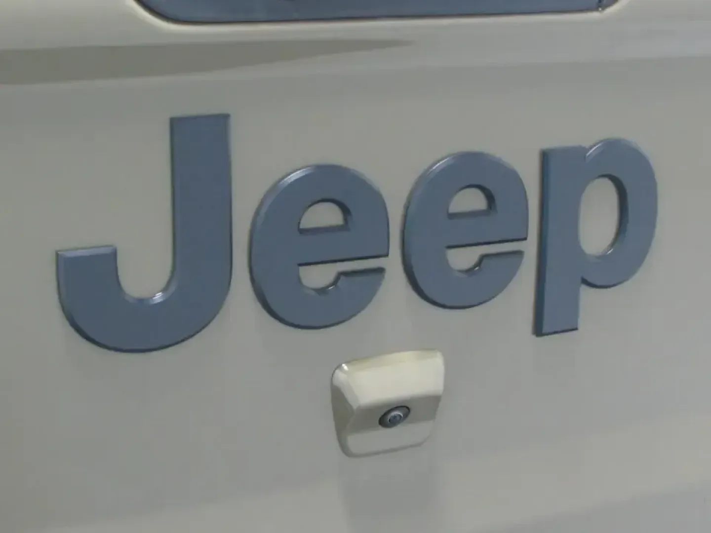 2026 /Black Jeep Gladiator Sport S (1C6PJTAG9TL) with an 3.6L V6 DOHC 24V engine, 6M transmission, located at 12830 Highway 21, De Soto, MO, 63020, (636) 337-7777, 38.153099, -90.573624 - If your ideal weekend includes tossing bikes, camping gear, or a kayak in the bed and heading out past the pavement, this 2026 Jeep Gladiator Sport is built for that lifestyle-then ready to cruise back into town Monday like a comfortable daily driver. With just 5 miles, it delivers that new-truck fe - Photo#29
