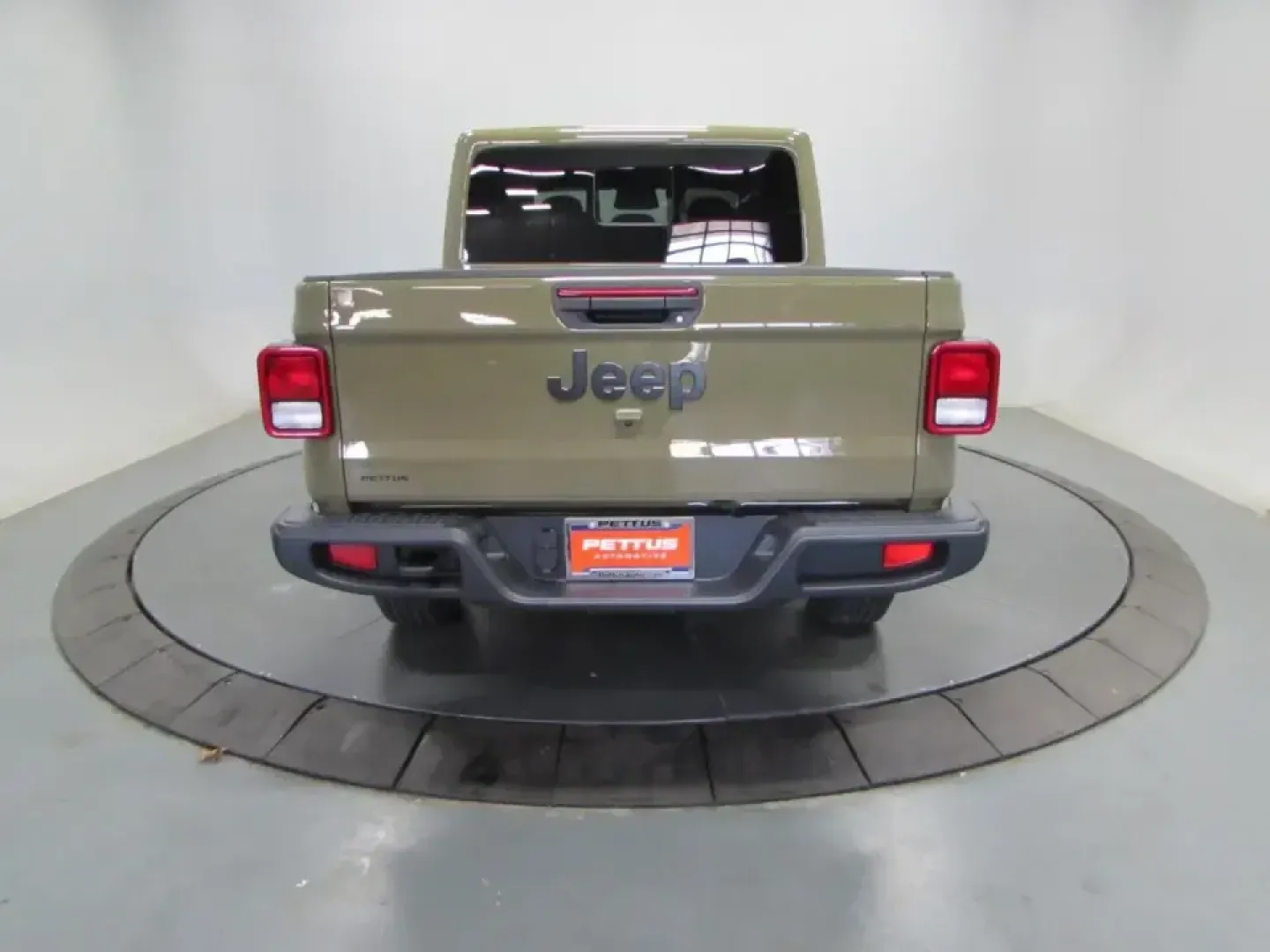 2026 /Black Jeep Gladiator Sport S (1C6PJTAG9TL) with an 3.6L V6 DOHC 24V engine, 6M transmission, located at 12830 Highway 21, De Soto, MO, 63020, (636) 337-7777, 38.153099, -90.573624 - If your ideal weekend includes tossing bikes, camping gear, or a kayak in the bed and heading out past the pavement, this 2026 Jeep Gladiator Sport is built for that lifestyle-then ready to cruise back into town Monday like a comfortable daily driver. With just 5 miles, it delivers that new-truck fe - Photo#5