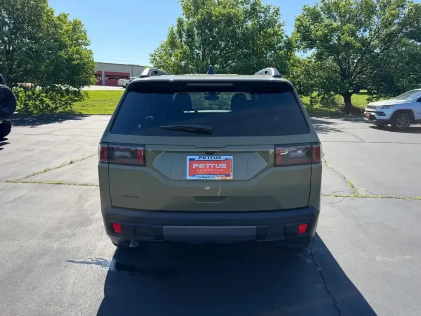 2026 /Arctic/Black Leather Jeep Cherokee Limited (3C4PJMB27TT) with an 1.6L engine, located at 970 Woodlawn Dr., Farmington, MO, 63640, (573) 431-7800, 37.825642, -90.468674 - Road-trip weekends to Elephant Rocks, snowy school runs across town, and everyday commutes up US-67 all get easier when your SUV is efficient, confident in bad weather, and comfortable for everyone onboard. If that sounds like your lifestyle, this 2026 Jeep Cherokee Limited Hybrid is a standout choi - Photo#3