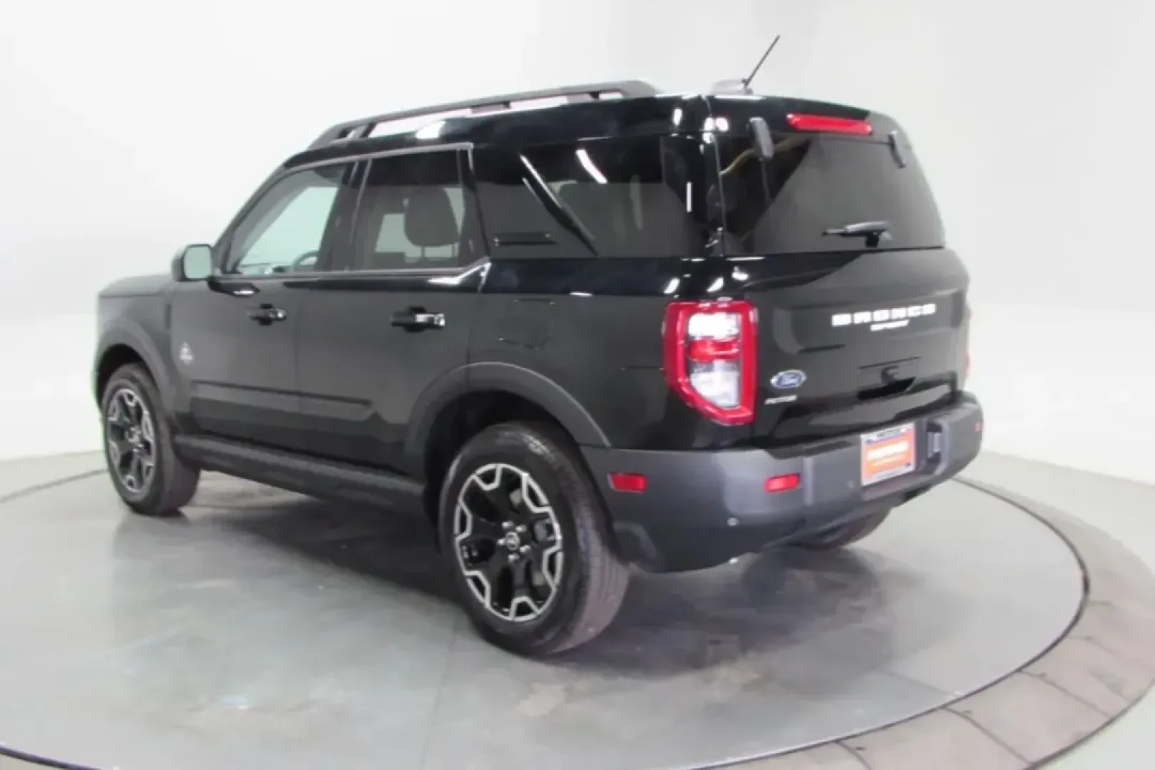 2025 /Platinum Blue Vinyl Ford Bronco Sport Outer Banks (3FMCR9CN3SR) with an 1.5L EcoBoost engine, Automatic transmission, located at 12836 Highway 21, De Soto, MO, 63020, (636) 337-7777, 38.151867, -90.575615 - **Get Ready for Adventure: 2025 Ford Bronco Sport Outer Banks at Pettus Ford De Soto**<br /> <br /> Are you seeking the perfect vehicle for weekend getaways, family adventures, or simply commuting through the scenic routes of De Soto, Missouri? Look no further than this stunning 2025 Ford Bronco Spo - Photo#5