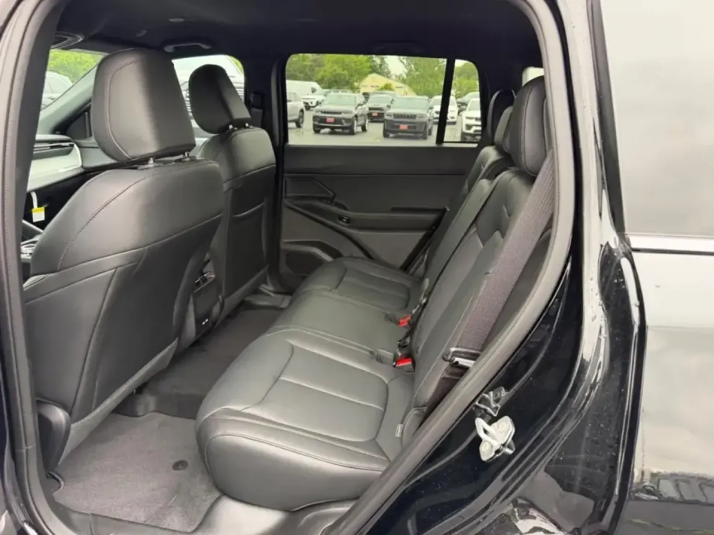 2026 /Global Black Leather Jeep Cherokee Limited (3C4PJMB22TT) with an 1.6L engine, located at 970 Woodlawn Dr., Farmington, MO, 63640, (573) 431-7800, 37.825642, -90.468674 - Whether you're planning family weekends at St. Joe State Park, commuting daily on US-67, or loading up for a road trip through the Ozarks, this 2026 Jeep Cherokee Limited Hybrid is built for the way Farmington, Missouri drivers actually live. With just 215 miles, it delivers that nearly-new feel wit - Photo#9