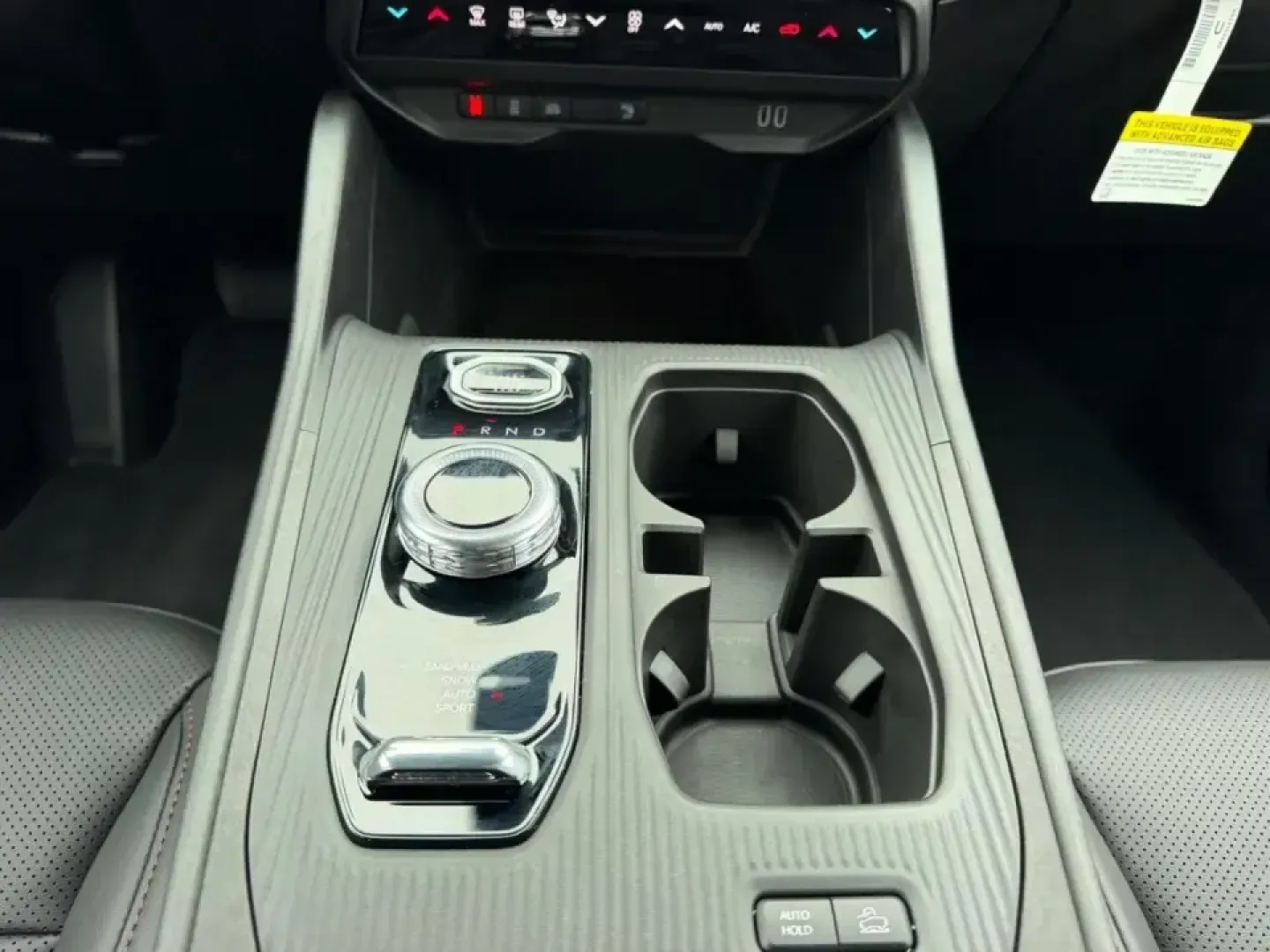2026 /Global Black Leather Jeep Cherokee Limited (3C4PJMB22TT) with an 1.6L engine, located at 970 Woodlawn Dr., Farmington, MO, 63640, (573) 431-7800, 37.825642, -90.468674 - Whether you're planning family weekends at St. Joe State Park, commuting daily on US-67, or loading up for a road trip through the Ozarks, this 2026 Jeep Cherokee Limited Hybrid is built for the way Farmington, Missouri drivers actually live. With just 215 miles, it delivers that nearly-new feel wit - Photo#16