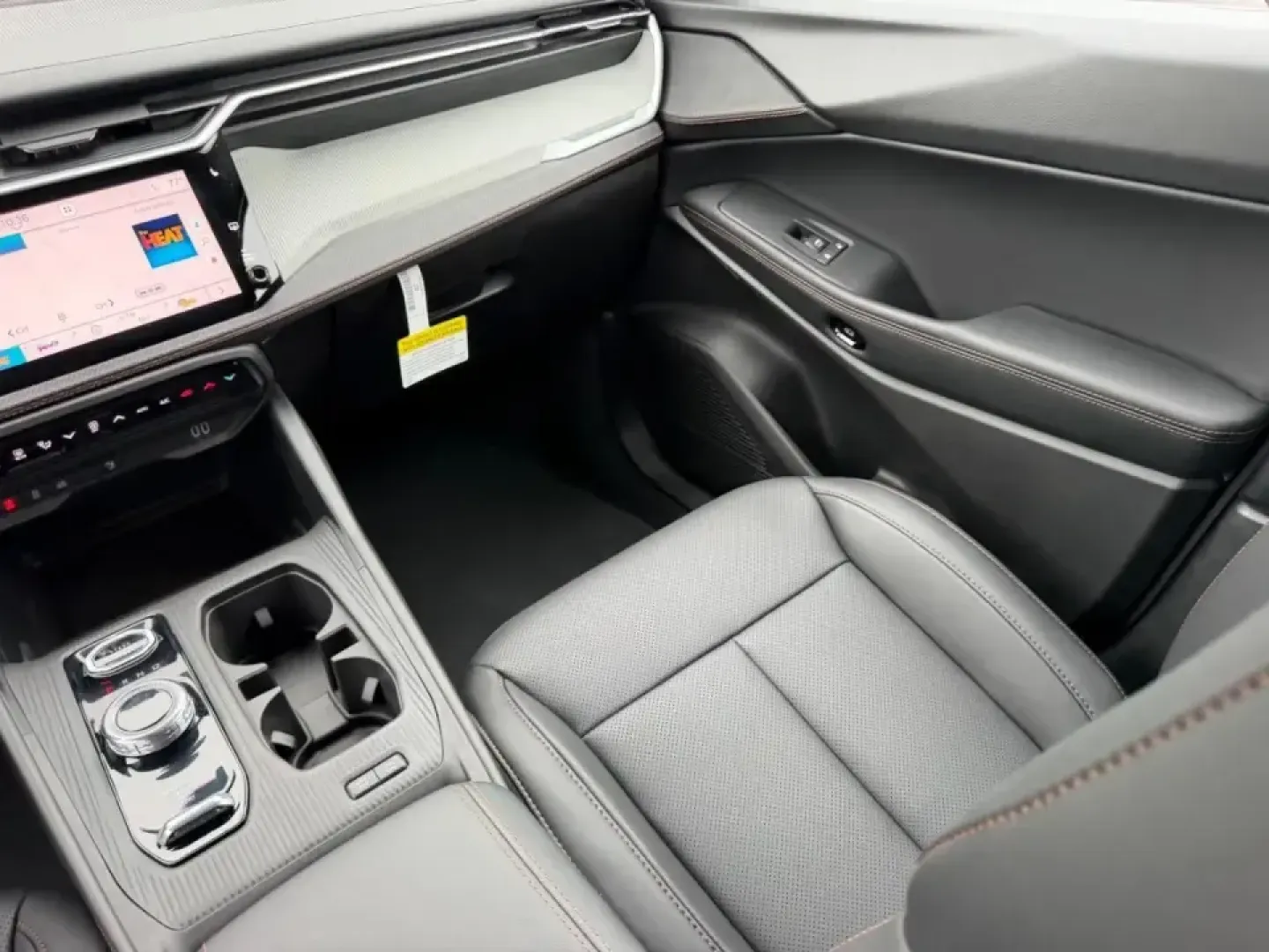 2026 /Global Black Leather Jeep Cherokee Limited (3C4PJMB22TT) with an 1.6L engine, located at 970 Woodlawn Dr., Farmington, MO, 63640, (573) 431-7800, 37.825642, -90.468674 - Whether you're planning family weekends at St. Joe State Park, commuting daily on US-67, or loading up for a road trip through the Ozarks, this 2026 Jeep Cherokee Limited Hybrid is built for the way Farmington, Missouri drivers actually live. With just 215 miles, it delivers that nearly-new feel wit - Photo#17