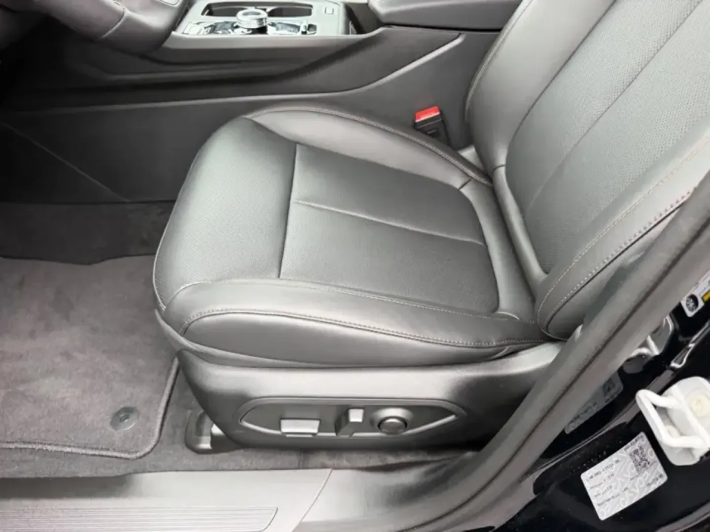 2026 /Global Black Leather Jeep Cherokee Limited (3C4PJMB22TT) with an 1.6L engine, located at 970 Woodlawn Dr., Farmington, MO, 63640, (573) 431-7800, 37.825642, -90.468674 - Whether you're planning family weekends at St. Joe State Park, commuting daily on US-67, or loading up for a road trip through the Ozarks, this 2026 Jeep Cherokee Limited Hybrid is built for the way Farmington, Missouri drivers actually live. With just 215 miles, it delivers that nearly-new feel wit - Photo#19