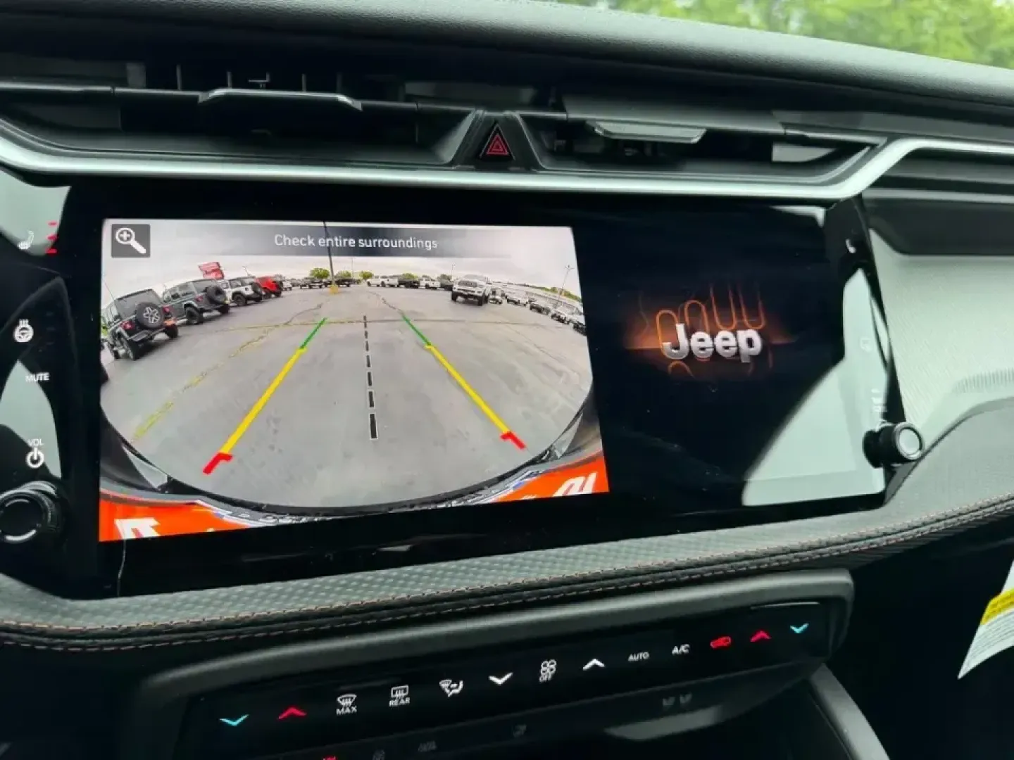 2026 /Global Black Leather Jeep Cherokee Limited (3C4PJMB22TT) with an 1.6L engine, located at 970 Woodlawn Dr., Farmington, MO, 63640, (573) 431-7800, 37.825642, -90.468674 - Whether you're planning family weekends at St. Joe State Park, commuting daily on US-67, or loading up for a road trip through the Ozarks, this 2026 Jeep Cherokee Limited Hybrid is built for the way Farmington, Missouri drivers actually live. With just 215 miles, it delivers that nearly-new feel wit - Photo#21
