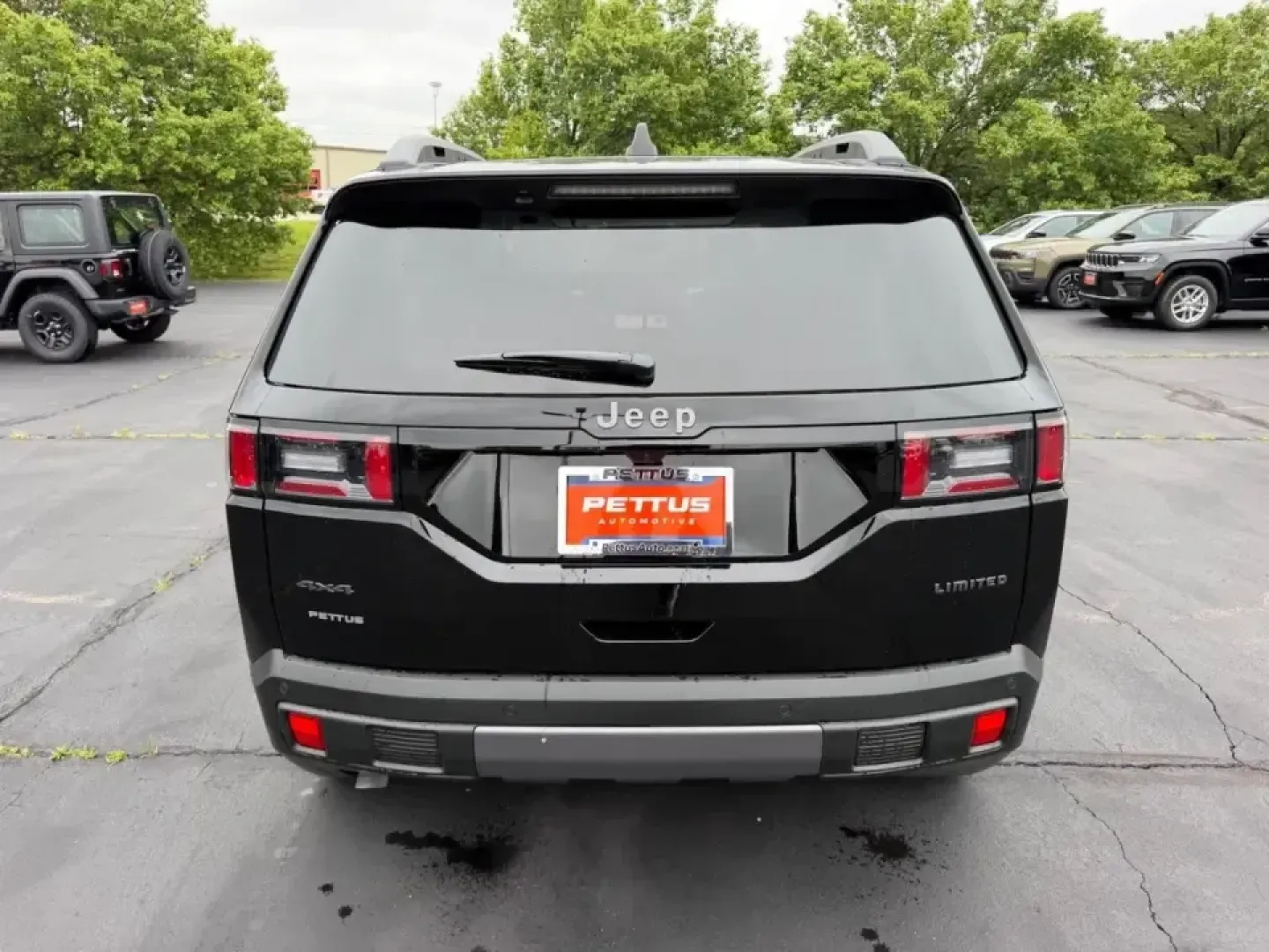 2026 /Global Black Leather Jeep Cherokee Limited (3C4PJMB22TT) with an 1.6L engine, located at 970 Woodlawn Dr., Farmington, MO, 63640, (573) 431-7800, 37.825642, -90.468674 - Whether you're planning family weekends at St. Joe State Park, commuting daily on US-67, or loading up for a road trip through the Ozarks, this 2026 Jeep Cherokee Limited Hybrid is built for the way Farmington, Missouri drivers actually live. With just 215 miles, it delivers that nearly-new feel wit - Photo#3