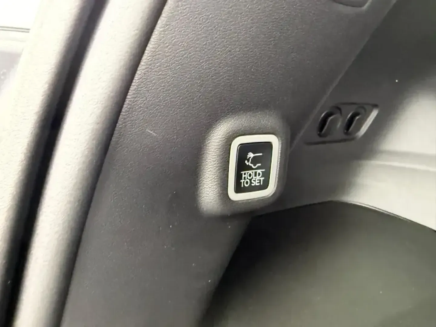 2026 /Global Black Leather Jeep Cherokee Limited (3C4PJMB22TT) with an 1.6L engine, located at 970 Woodlawn Dr., Farmington, MO, 63640, (573) 431-7800, 37.825642, -90.468674 - Whether you're planning family weekends at St. Joe State Park, commuting daily on US-67, or loading up for a road trip through the Ozarks, this 2026 Jeep Cherokee Limited Hybrid is built for the way Farmington, Missouri drivers actually live. With just 215 miles, it delivers that nearly-new feel wit - Photo#5