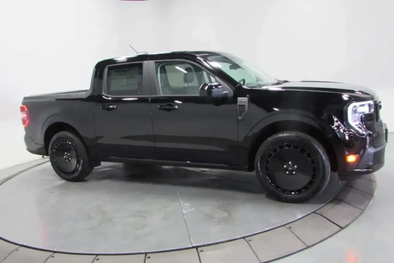 2025 /Vinyl Ford Maverick (3FTCW8PA0SR) with an 2.0L EcoBoost engine, Automatic transmission, located at 12836 Highway 21, De Soto, MO, 63020, (636) 337-7777, 38.151867, -90.575615 - Embark on your next adventure with the stunning 2025 Ford Maverick, now available at Pettus Ford De Soto! This versatile truck is not just a vehicle; it's your reliable companion for weekend getaways, daily commutes, and everything in between. With its impressive blend of efficiency, comfort, and ru - Photo#3