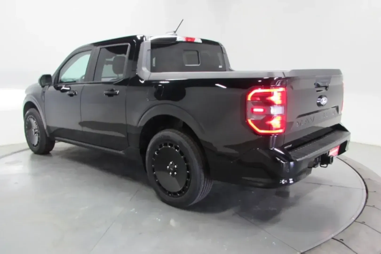 2025 /Vinyl Ford Maverick (3FTCW8PA0SR) with an 2.0L EcoBoost engine, Automatic transmission, located at 12836 Highway 21, De Soto, MO, 63020, (636) 337-7777, 38.151867, -90.575615 - Embark on your next adventure with the stunning 2025 Ford Maverick, now available at Pettus Ford De Soto! This versatile truck is not just a vehicle; it's your reliable companion for weekend getaways, daily commutes, and everything in between. With its impressive blend of efficiency, comfort, and ru - Photo#5
