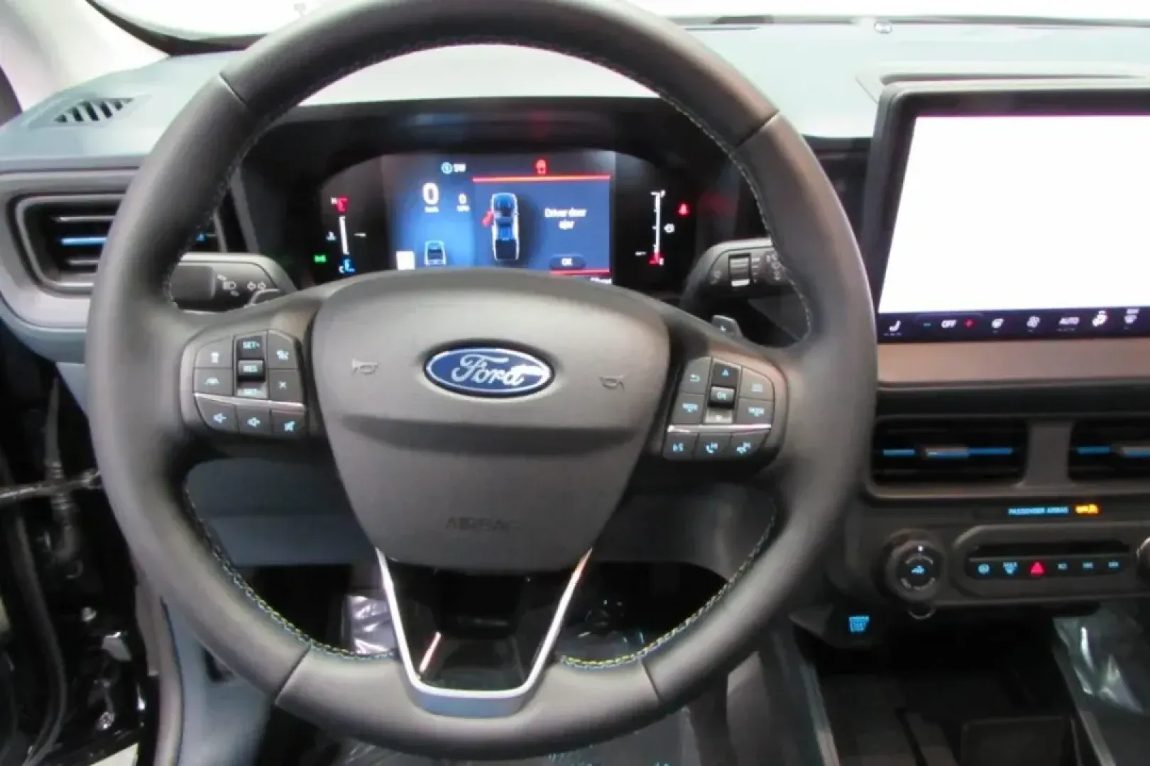2025 /Vinyl Ford Maverick (3FTCW8PA0SR) with an 2.0L EcoBoost engine, Automatic transmission, located at 12836 Highway 21, De Soto, MO, 63020, (636) 337-7777, 38.151867, -90.575615 - Embark on your next adventure with the stunning 2025 Ford Maverick, now available at Pettus Ford De Soto! This versatile truck is not just a vehicle; it's your reliable companion for weekend getaways, daily commutes, and everything in between. With its impressive blend of efficiency, comfort, and ru - Photo#15