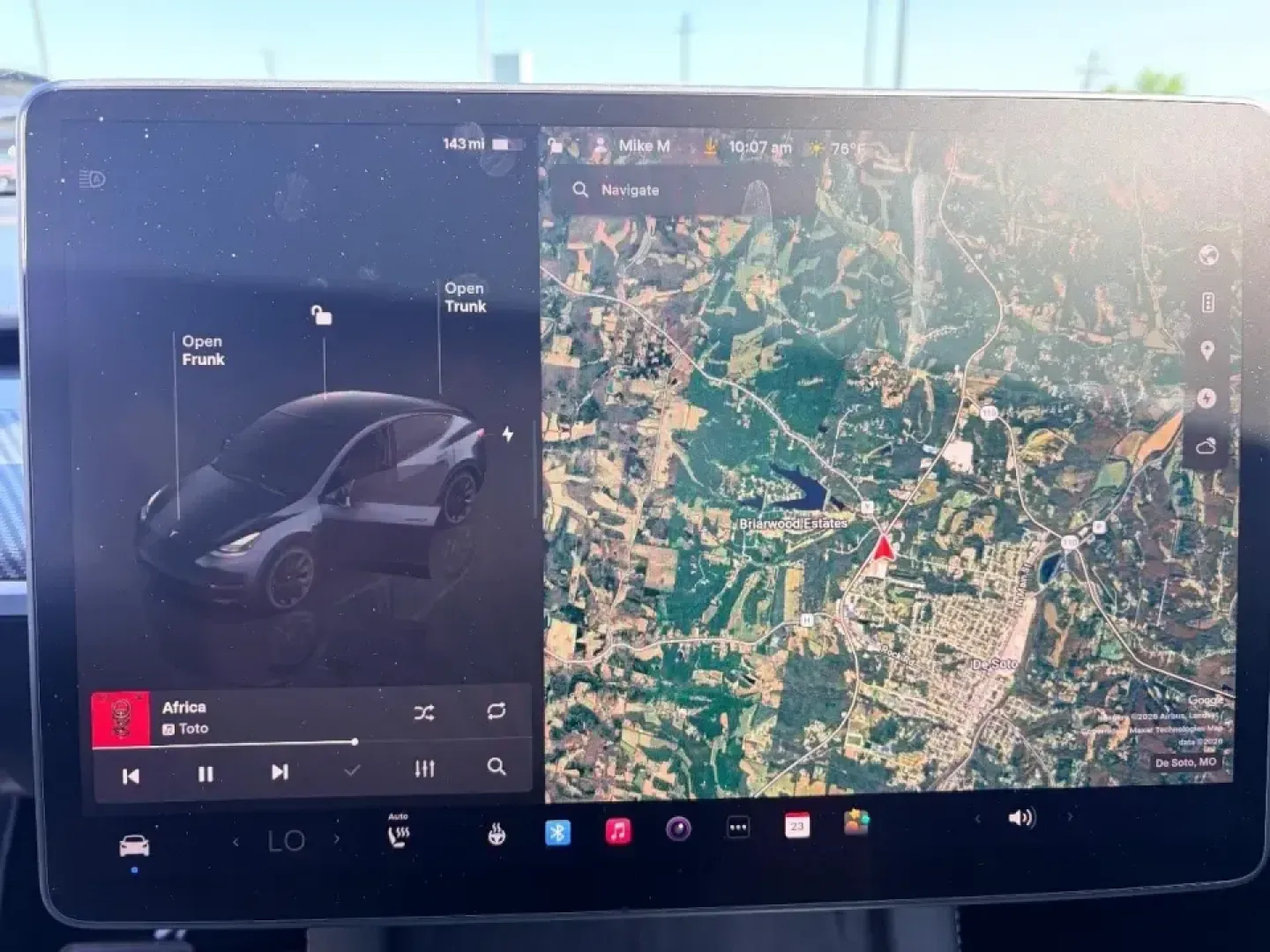 2024 Tesla Model Y Long Range (7SAYGDEE3RF) with an ELECTRIC engine, Automatic transmission, located at 12830 Highway 21, De Soto, MO, 63020, (636) 337-7777, 38.153099, -90.573624 - Road-trip weekends to Elephant Rocks, smooth weekday commutes up Highway 21 toward St. Louis, and stress-free school runs around De Soto all get easier when your SUV is quiet, quick, and packed with modern driver-assist tech. This **2024 Tesla Model Y Long Range** is the kind of **pre-owned** EV tha - Photo#9
