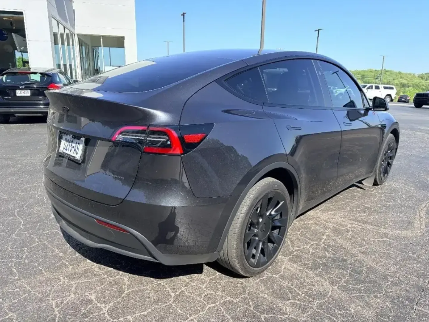 2024 Tesla Model Y Long Range (7SAYGDEE3RF) with an ELECTRIC engine, Automatic transmission, located at 12830 Highway 21, De Soto, MO, 63020, (636) 337-7777, 38.153099, -90.573624 - Road-trip weekends to Elephant Rocks, smooth weekday commutes up Highway 21 toward St. Louis, and stress-free school runs around De Soto all get easier when your SUV is quiet, quick, and packed with modern driver-assist tech. This **2024 Tesla Model Y Long Range** is the kind of **pre-owned** EV tha - Photo#4