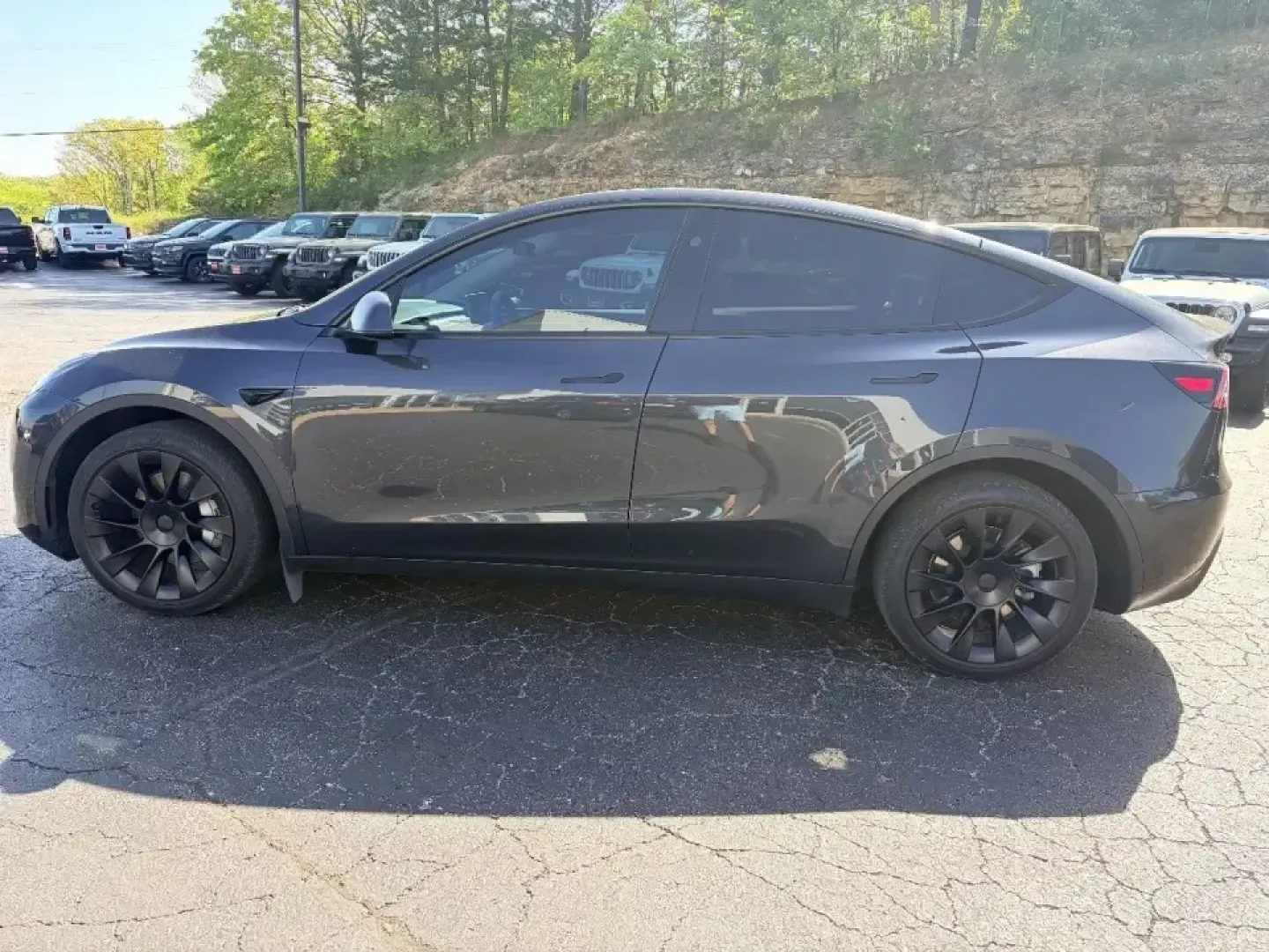 2024 Tesla Model Y Long Range (7SAYGDEE3RF) with an ELECTRIC engine, Automatic transmission, located at 12830 Highway 21, De Soto, MO, 63020, (636) 337-7777, 38.153099, -90.573624 - Road-trip weekends to Elephant Rocks, smooth weekday commutes up Highway 21 toward St. Louis, and stress-free school runs around De Soto all get easier when your SUV is quiet, quick, and packed with modern driver-assist tech. This **2024 Tesla Model Y Long Range** is the kind of **pre-owned** EV tha - Photo#5