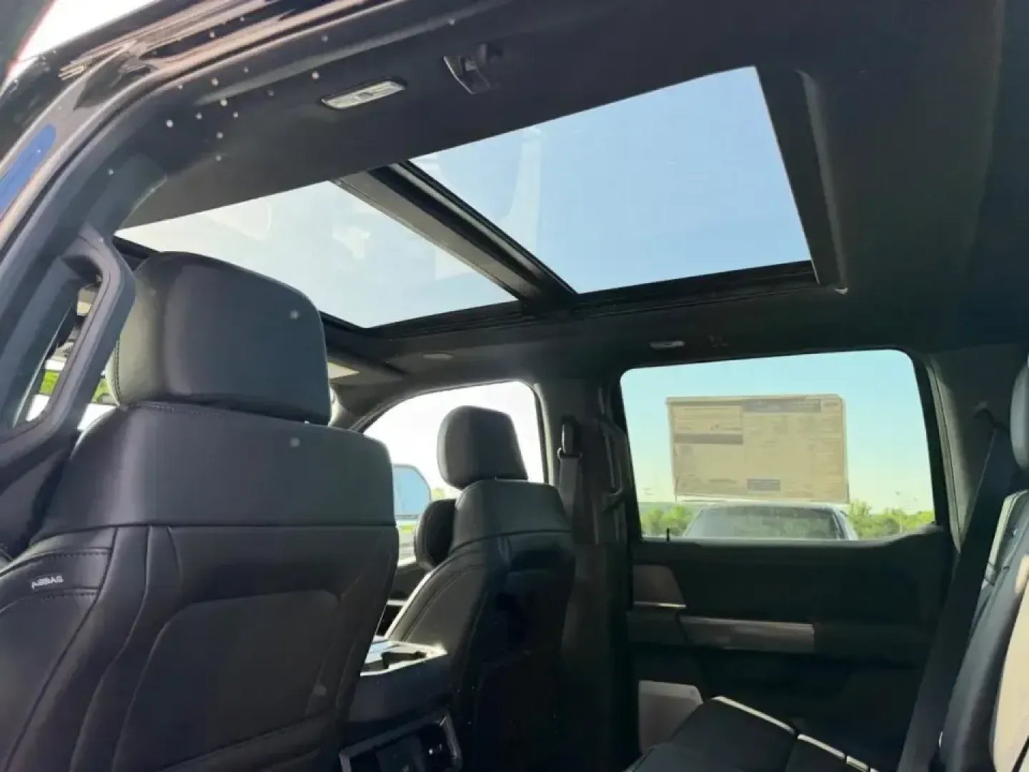 2026 /Black Onyx Leather Ford F-250SD King Ranch Crew Cab 4WD (1FT8W2BM4TE) with an 6.7L engine, 6A transmission, located at 141 Commercial Dr, Fredericktown, MO, 63645, (573) 783-6432, 37.570087, -90.320648 - Whether you're hauling a camper to Sam A. Baker State Park, towing a work trailer down US-67, or simply wanting a premium truck that makes long drives feel effortless, this 2026 Ford Super Duty F-250 SRW King Ranch Crew Cab 4WD is built for the Fredericktown lifestyle. With only 5 miles on the odome - Photo#9