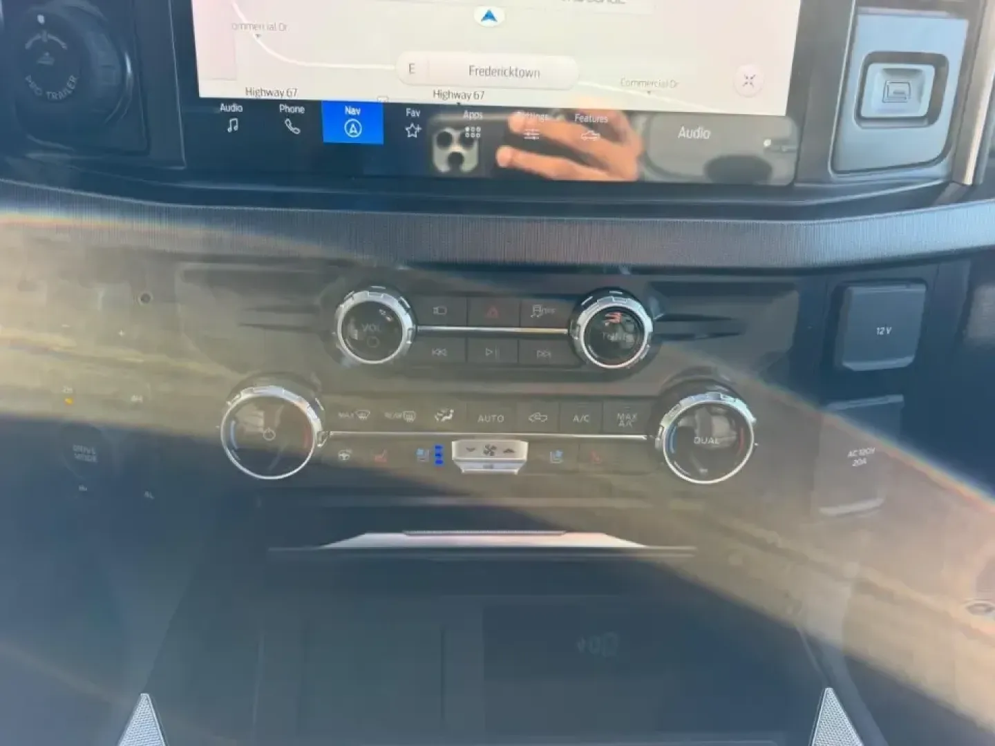 2026 /Black Onyx Leather Ford F-250SD King Ranch Crew Cab 4WD (1FT8W2BM4TE) with an 6.7L engine, 6A transmission, located at 141 Commercial Dr, Fredericktown, MO, 63645, (573) 783-6432, 37.570087, -90.320648 - Whether you're hauling a camper to Sam A. Baker State Park, towing a work trailer down US-67, or simply wanting a premium truck that makes long drives feel effortless, this 2026 Ford Super Duty F-250 SRW King Ranch Crew Cab 4WD is built for the Fredericktown lifestyle. With only 5 miles on the odome - Photo#15