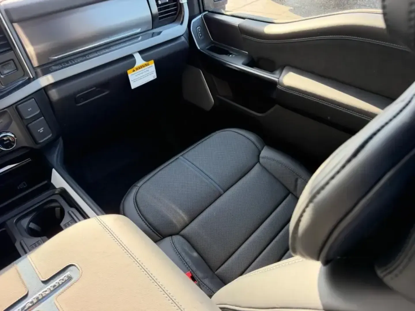 2026 /Black Onyx Leather Ford F-250SD King Ranch Crew Cab 4WD (1FT8W2BM4TE) with an 6.7L engine, 6A transmission, located at 141 Commercial Dr, Fredericktown, MO, 63645, (573) 783-6432, 37.570087, -90.320648 - Whether you're hauling a camper to Sam A. Baker State Park, towing a work trailer down US-67, or simply wanting a premium truck that makes long drives feel effortless, this 2026 Ford Super Duty F-250 SRW King Ranch Crew Cab 4WD is built for the Fredericktown lifestyle. With only 5 miles on the odome - Photo#16