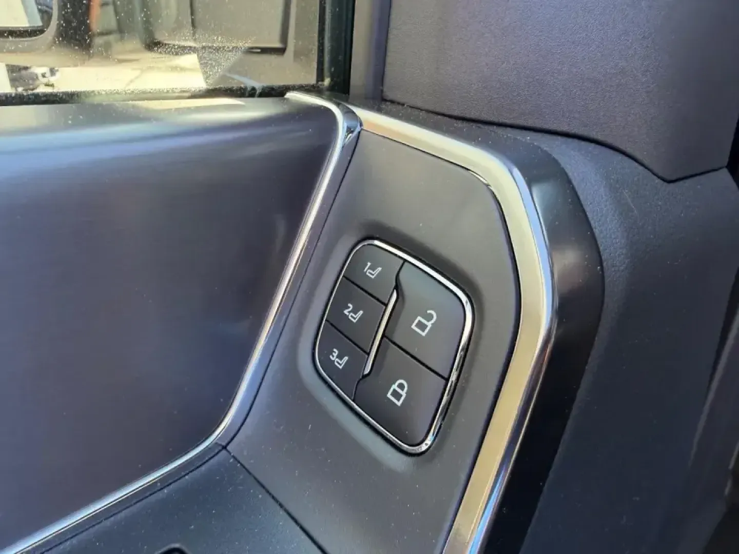 2026 /Black Onyx Leather Ford F-250SD King Ranch Crew Cab 4WD (1FT8W2BM4TE) with an 6.7L engine, 6A transmission, located at 141 Commercial Dr, Fredericktown, MO, 63645, (573) 783-6432, 37.570087, -90.320648 - Whether you're hauling a camper to Sam A. Baker State Park, towing a work trailer down US-67, or simply wanting a premium truck that makes long drives feel effortless, this 2026 Ford Super Duty F-250 SRW King Ranch Crew Cab 4WD is built for the Fredericktown lifestyle. With only 5 miles on the odome - Photo#18