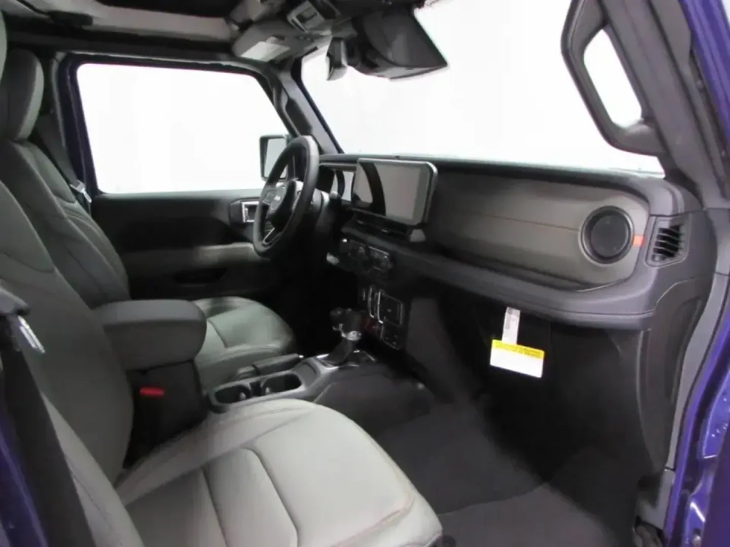 2026 /Black Jeep Gladiator Mojave (1C6RJTEG8TL) with an 3.6L V6 DOHC 24V engine, 6M transmission, located at 12830 Highway 21, De Soto, MO, 63020, (636) 337-7777, 38.153099, -90.573624 - If your weekends revolve around trailheads, lake days, and hauling gear-but you still want a truck that's easy to live with Monday through Friday-this 2026 Jeep Gladiator Mojave is built for your lifestyle. With just 50 miles, it delivers that nearly-new feel with the capability and attitude Gladiat - Photo#16