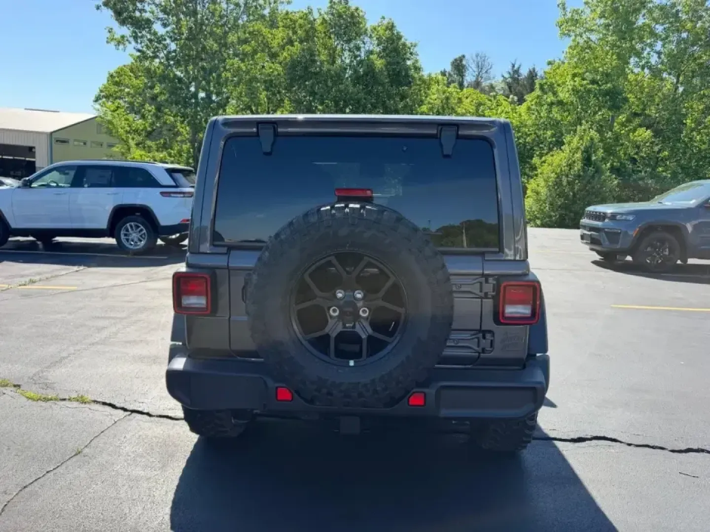 2026 /Black Cloth Jeep Wrangler Willys (1C4PJXDNXTW) with an 2.0L engine, 6M transmission, located at 970 Woodlawn Dr., Farmington, MO, 63640, (573) 431-7800, 37.825642, -90.468674 - Weekend trail runs at St. Joe State Park, a top-down cruise through downtown Farmington, or a confident commute out toward Park Hills and Bonne Terre-this 2026 Jeep Wrangler Sport is built for the kind of life that doesn't stay on pavement. With only **5 miles** on the odometer, it delivers that new - Photo#3