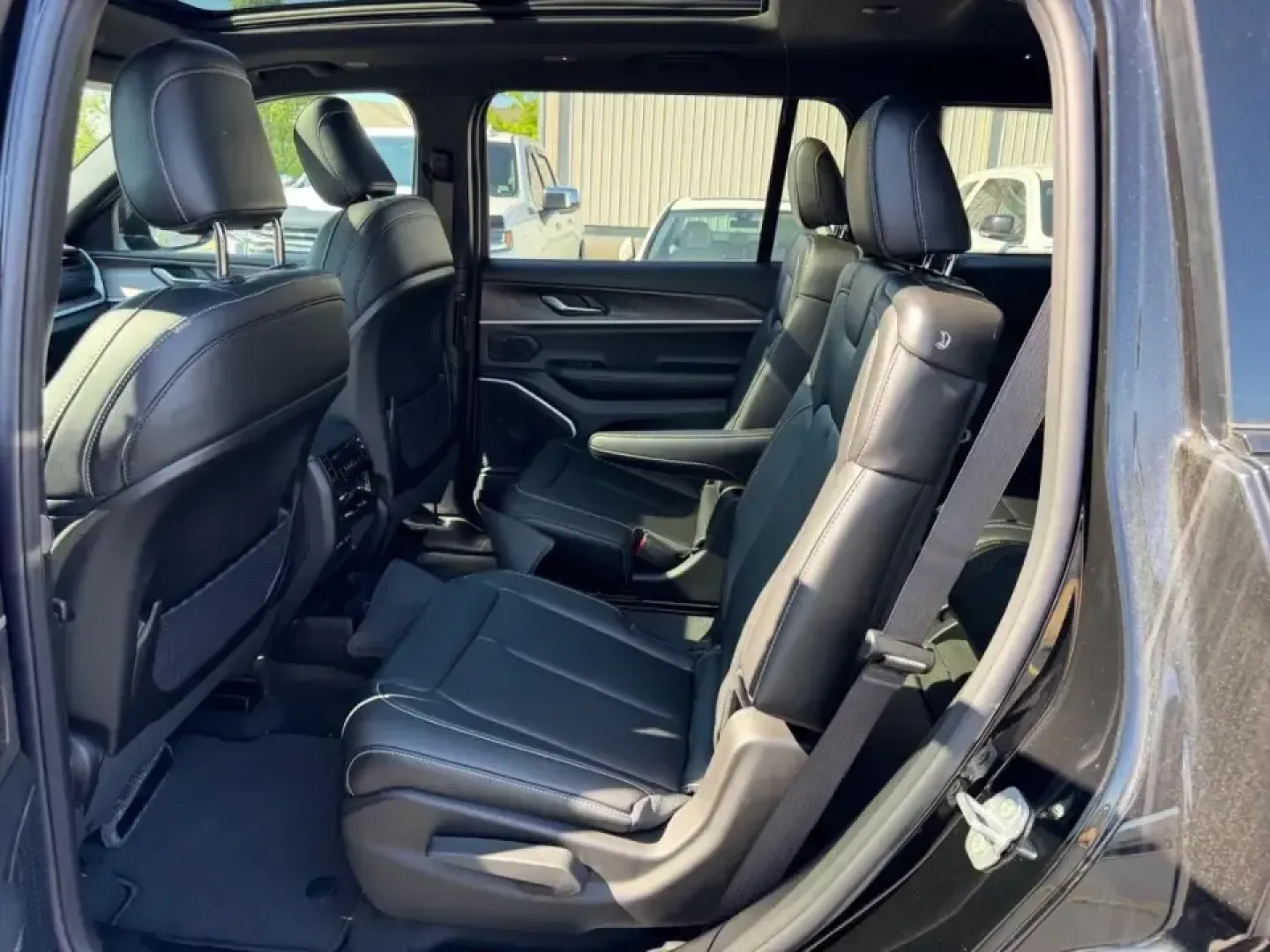 2026 /Global Black Leather Jeep Grand Cherokee Limited (1C4RJKBR4T8) with an 2.0L engine, 8A transmission, located at 970 Woodlawn Dr., Farmington, MO, 63640, (573) 431-7800, 37.825642, -90.468674 - Whether your weekends are spent chasing fall colors in the Ozarks, hauling the family to ballgames, or cruising Hwy 67 for a smooth daily commute, this 2026 Jeep Grand Cherokee Limited 4WD is built for the lifestyle Farmington drivers actually live. With just 5 miles on the odometer, it delivers tha - Photo#10