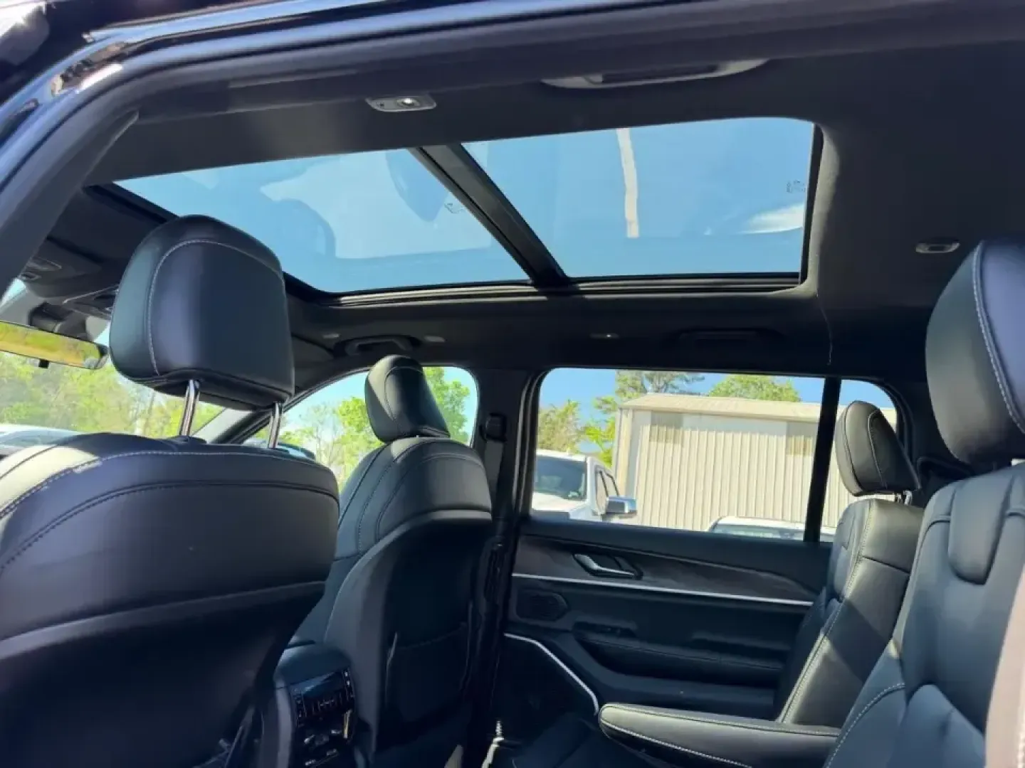 2026 /Global Black Leather Jeep Grand Cherokee Limited (1C4RJKBR4T8) with an 2.0L engine, 8A transmission, located at 970 Woodlawn Dr., Farmington, MO, 63640, (573) 431-7800, 37.825642, -90.468674 - Whether your weekends are spent chasing fall colors in the Ozarks, hauling the family to ballgames, or cruising Hwy 67 for a smooth daily commute, this 2026 Jeep Grand Cherokee Limited 4WD is built for the lifestyle Farmington drivers actually live. With just 5 miles on the odometer, it delivers tha - Photo#11