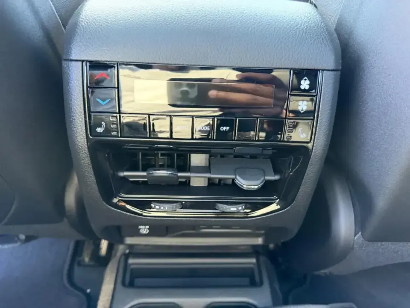 2026 /Global Black Leather Jeep Grand Cherokee Limited (1C4RJKBR4T8) with an 2.0L engine, 8A transmission, located at 970 Woodlawn Dr., Farmington, MO, 63640, (573) 431-7800, 37.825642, -90.468674 - Whether your weekends are spent chasing fall colors in the Ozarks, hauling the family to ballgames, or cruising Hwy 67 for a smooth daily commute, this 2026 Jeep Grand Cherokee Limited 4WD is built for the lifestyle Farmington drivers actually live. With just 5 miles on the odometer, it delivers tha - Photo#12
