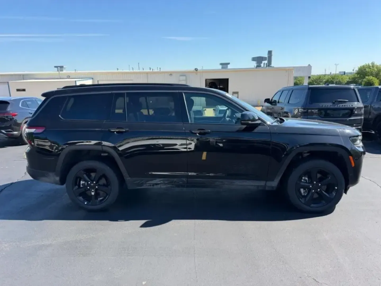 2026 /Global Black Leather Jeep Grand Cherokee Limited (1C4RJKBR4T8) with an 2.0L engine, 8A transmission, located at 970 Woodlawn Dr., Farmington, MO, 63640, (573) 431-7800, 37.825642, -90.468674 - Whether your weekends are spent chasing fall colors in the Ozarks, hauling the family to ballgames, or cruising Hwy 67 for a smooth daily commute, this 2026 Jeep Grand Cherokee Limited 4WD is built for the lifestyle Farmington drivers actually live. With just 5 miles on the odometer, it delivers tha - Photo#1