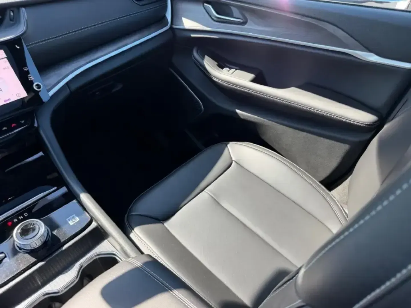 2026 /Global Black Leather Jeep Grand Cherokee Limited (1C4RJKBR4T8) with an 2.0L engine, 8A transmission, located at 970 Woodlawn Dr., Farmington, MO, 63640, (573) 431-7800, 37.825642, -90.468674 - Whether your weekends are spent chasing fall colors in the Ozarks, hauling the family to ballgames, or cruising Hwy 67 for a smooth daily commute, this 2026 Jeep Grand Cherokee Limited 4WD is built for the lifestyle Farmington drivers actually live. With just 5 miles on the odometer, it delivers tha - Photo#20