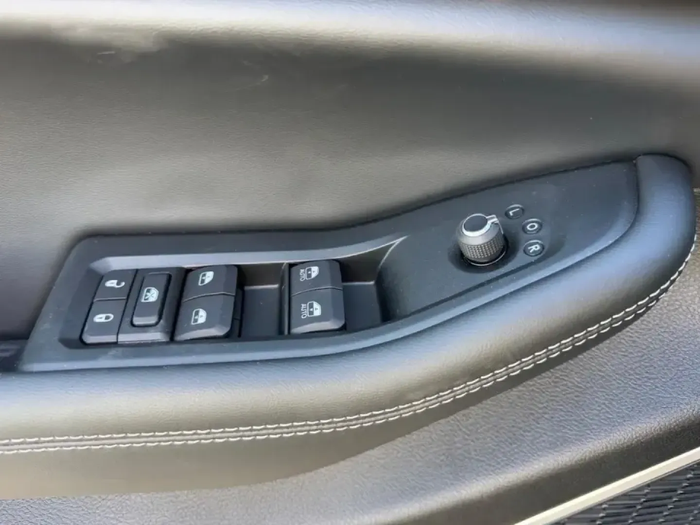 2026 /Global Black Leather Jeep Grand Cherokee Limited (1C4RJKBR4T8) with an 2.0L engine, 8A transmission, located at 970 Woodlawn Dr., Farmington, MO, 63640, (573) 431-7800, 37.825642, -90.468674 - Whether your weekends are spent chasing fall colors in the Ozarks, hauling the family to ballgames, or cruising Hwy 67 for a smooth daily commute, this 2026 Jeep Grand Cherokee Limited 4WD is built for the lifestyle Farmington drivers actually live. With just 5 miles on the odometer, it delivers tha - Photo#21