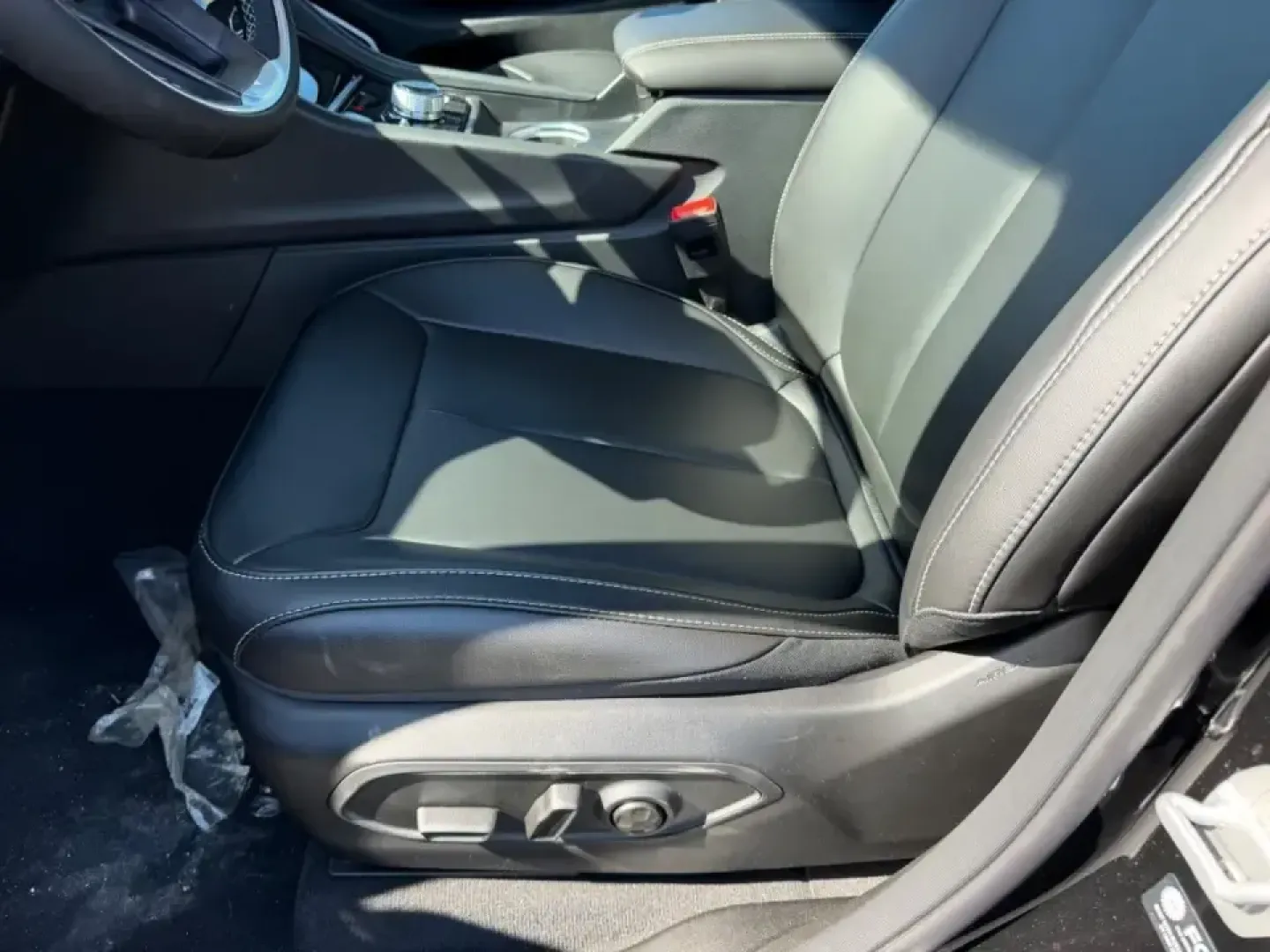 2026 /Global Black Leather Jeep Grand Cherokee Limited (1C4RJKBR4T8) with an 2.0L engine, 8A transmission, located at 970 Woodlawn Dr., Farmington, MO, 63640, (573) 431-7800, 37.825642, -90.468674 - Whether your weekends are spent chasing fall colors in the Ozarks, hauling the family to ballgames, or cruising Hwy 67 for a smooth daily commute, this 2026 Jeep Grand Cherokee Limited 4WD is built for the lifestyle Farmington drivers actually live. With just 5 miles on the odometer, it delivers tha - Photo#23