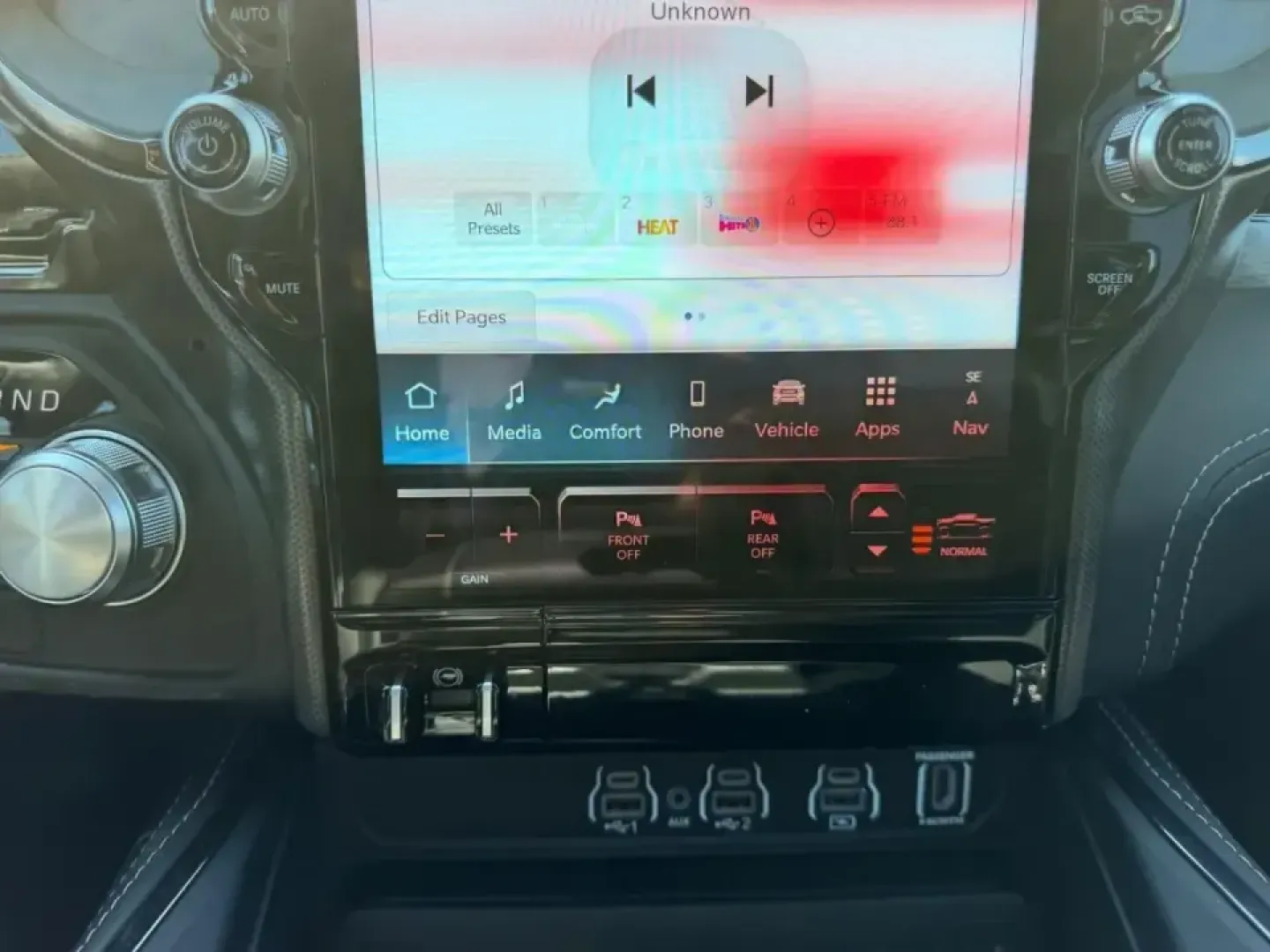 2026 /Black Leather Ram 1500 Limited (1C6SRFHT4TN) with an 5.7L engine, Automatic transmission, located at 970 Woodlawn Dr., Farmington, MO, 63640, (573) 431-7800, 37.825642, -90.468674 - Whether you're hauling weekend projects, towing the boat to a getaway, or simply upgrading your daily drive with first-class comfort, this **2026 Ram 1500 Limited Crew Cab SWB 4WD** is built for life in and around **Farmington, Missouri**. With just **5 miles** on the odometer, it delivers that new- - Photo#15