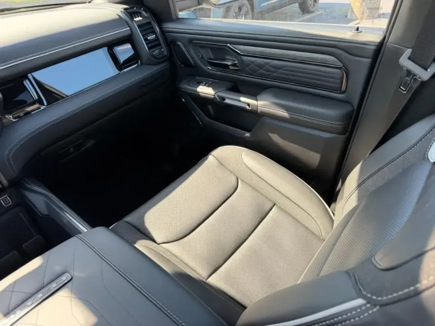 2026 /Black Leather Ram 1500 Limited (1C6SRFHT4TN) with an 5.7L engine, Automatic transmission, located at 970 Woodlawn Dr., Farmington, MO, 63640, (573) 431-7800, 37.825642, -90.468674 - Whether you're hauling weekend projects, towing the boat to a getaway, or simply upgrading your daily drive with first-class comfort, this **2026 Ram 1500 Limited Crew Cab SWB 4WD** is built for life in and around **Farmington, Missouri**. With just **5 miles** on the odometer, it delivers that new- - Photo#17