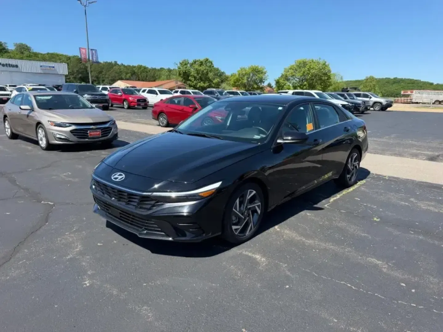 2024 /Black Cloth Hyundai Elantra SEL (KMHLS4DG5RU) with an 2.0L MPI DOHC I4 D-CVVT engine, Automatic transmission, located at 970 Woodlawn Dr., Farmington, MO, 63640, (573) 431-7800, 37.825642, -90.468674 - Whether you're commuting daily from Farmington to St. Louis, shuttling kids between school and practice, or planning a weekend escape down to Elephant Rocks and Johnson's Shut-Ins, this 2024 Hyundai Elantra SEL is built for real-life Missouri driving. With standout fuel economy (31 city/40 highway M - Photo#7