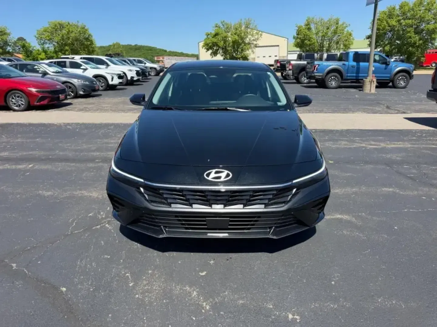 2024 /Black Cloth Hyundai Elantra SEL (KMHLS4DG5RU) with an 2.0L MPI DOHC I4 D-CVVT engine, Automatic transmission, located at 970 Woodlawn Dr., Farmington, MO, 63640, (573) 431-7800, 37.825642, -90.468674 - Whether you're commuting daily from Farmington to St. Louis, shuttling kids between school and practice, or planning a weekend escape down to Elephant Rocks and Johnson's Shut-Ins, this 2024 Hyundai Elantra SEL is built for real-life Missouri driving. With standout fuel economy (31 city/40 highway M - Photo#8