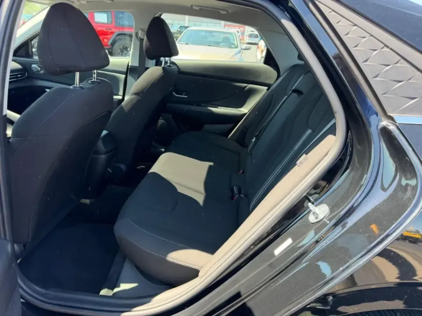 2024 /Black Cloth Hyundai Elantra SEL (KMHLS4DG5RU) with an 2.0L MPI DOHC I4 D-CVVT engine, Automatic transmission, located at 970 Woodlawn Dr., Farmington, MO, 63640, (573) 431-7800, 37.825642, -90.468674 - Whether you're commuting daily from Farmington to St. Louis, shuttling kids between school and practice, or planning a weekend escape down to Elephant Rocks and Johnson's Shut-Ins, this 2024 Hyundai Elantra SEL is built for real-life Missouri driving. With standout fuel economy (31 city/40 highway M - Photo#9