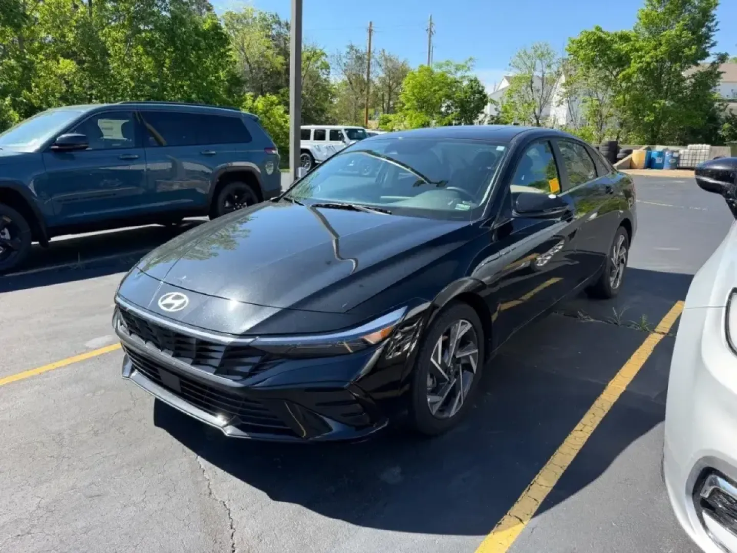 2024 /Black Cloth Hyundai Elantra SEL (KMHLS4DG5RU) with an 2.0L MPI DOHC I4 D-CVVT engine, Automatic transmission, located at 970 Woodlawn Dr., Farmington, MO, 63640, (573) 431-7800, 37.825642, -90.468674 - Whether you're commuting daily from Farmington to St. Louis, shuttling kids between school and practice, or planning a weekend escape down to Elephant Rocks and Johnson's Shut-Ins, this 2024 Hyundai Elantra SEL is built for real-life Missouri driving. With standout fuel economy (31 city/40 highway M - Photo#1