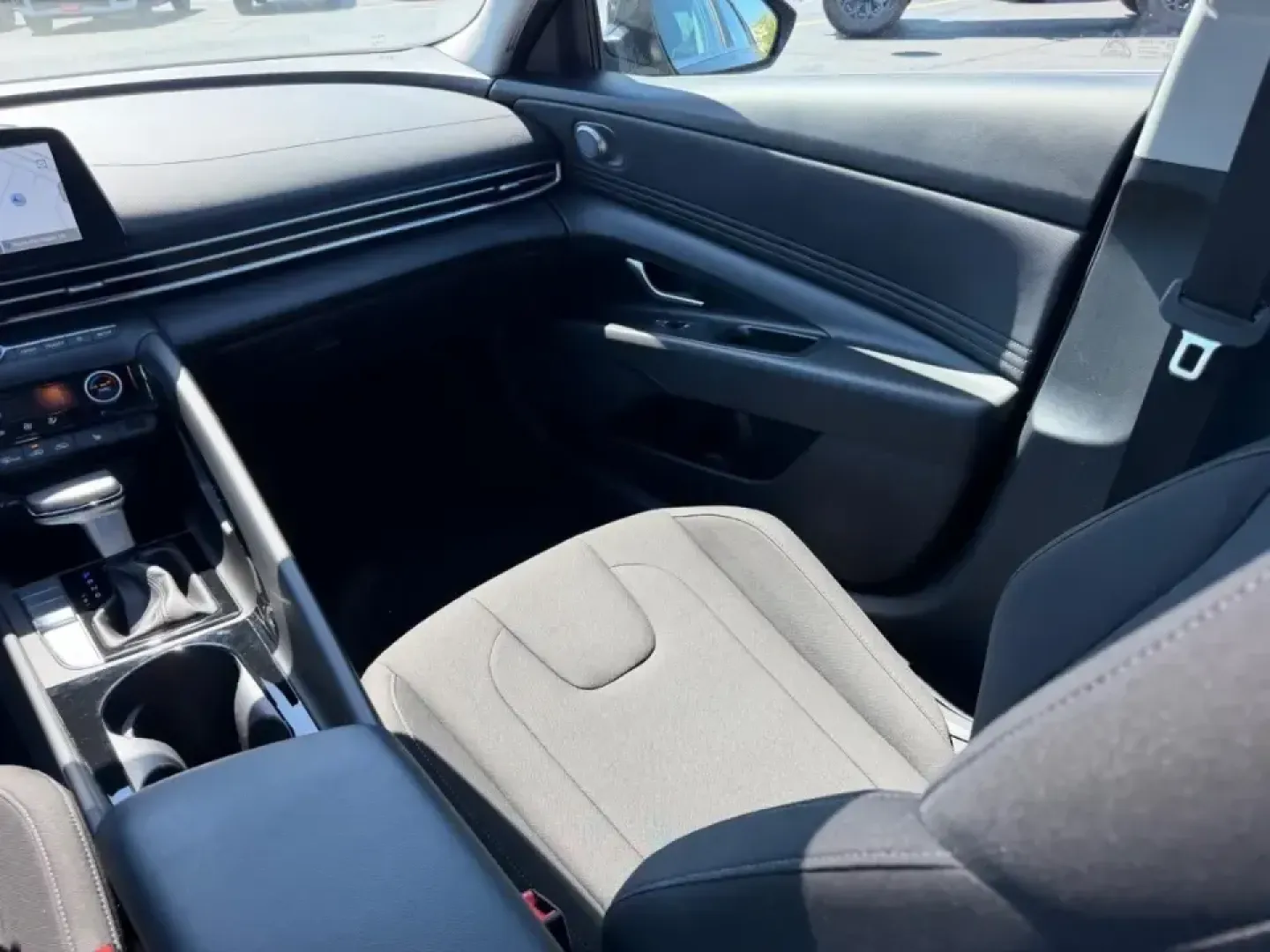 2024 /Black Cloth Hyundai Elantra SEL (KMHLS4DG5RU) with an 2.0L MPI DOHC I4 D-CVVT engine, Automatic transmission, located at 970 Woodlawn Dr., Farmington, MO, 63640, (573) 431-7800, 37.825642, -90.468674 - Whether you're commuting daily from Farmington to St. Louis, shuttling kids between school and practice, or planning a weekend escape down to Elephant Rocks and Johnson's Shut-Ins, this 2024 Hyundai Elantra SEL is built for real-life Missouri driving. With standout fuel economy (31 city/40 highway M - Photo#18