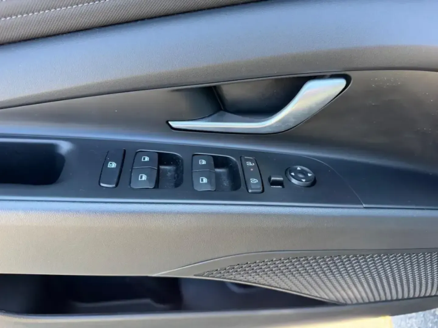 2024 /Black Cloth Hyundai Elantra SEL (KMHLS4DG5RU) with an 2.0L MPI DOHC I4 D-CVVT engine, Automatic transmission, located at 970 Woodlawn Dr., Farmington, MO, 63640, (573) 431-7800, 37.825642, -90.468674 - Whether you're commuting daily from Farmington to St. Louis, shuttling kids between school and practice, or planning a weekend escape down to Elephant Rocks and Johnson's Shut-Ins, this 2024 Hyundai Elantra SEL is built for real-life Missouri driving. With standout fuel economy (31 city/40 highway M - Photo#19