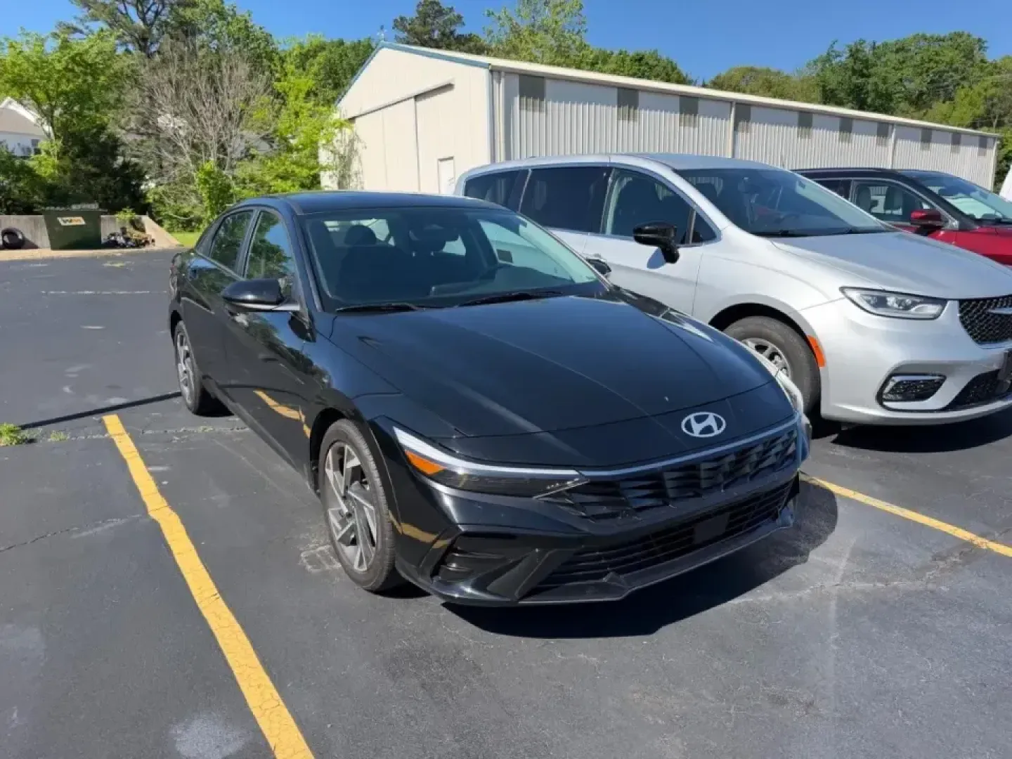 2024 /Black Cloth Hyundai Elantra SEL (KMHLS4DG5RU) with an 2.0L MPI DOHC I4 D-CVVT engine, Automatic transmission, located at 970 Woodlawn Dr., Farmington, MO, 63640, (573) 431-7800, 37.825642, -90.468674 - Whether you're commuting daily from Farmington to St. Louis, shuttling kids between school and practice, or planning a weekend escape down to Elephant Rocks and Johnson's Shut-Ins, this 2024 Hyundai Elantra SEL is built for real-life Missouri driving. With standout fuel economy (31 city/40 highway M - Photo#2