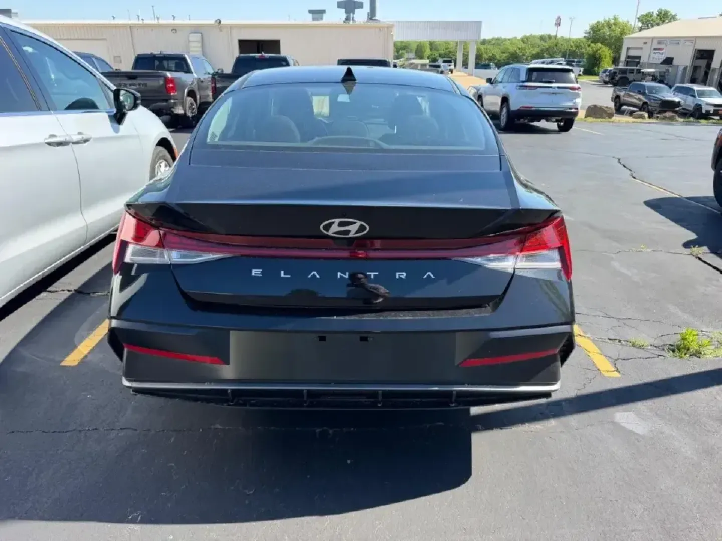 2024 /Black Cloth Hyundai Elantra SEL (KMHLS4DG5RU) with an 2.0L MPI DOHC I4 D-CVVT engine, Automatic transmission, located at 970 Woodlawn Dr., Farmington, MO, 63640, (573) 431-7800, 37.825642, -90.468674 - Whether you're commuting daily from Farmington to St. Louis, shuttling kids between school and practice, or planning a weekend escape down to Elephant Rocks and Johnson's Shut-Ins, this 2024 Hyundai Elantra SEL is built for real-life Missouri driving. With standout fuel economy (31 city/40 highway M - Photo#3